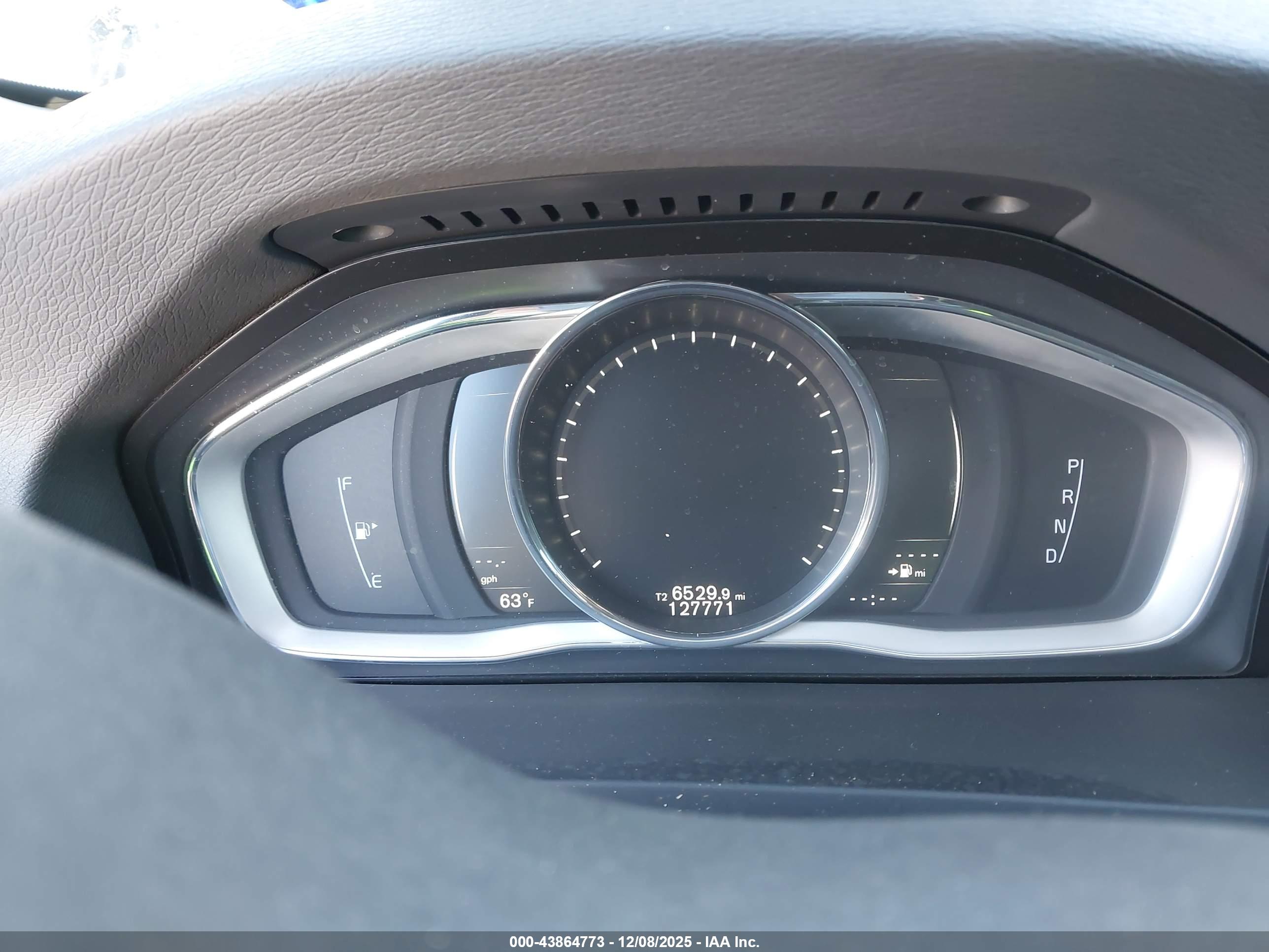 VOLVO S60 image 7