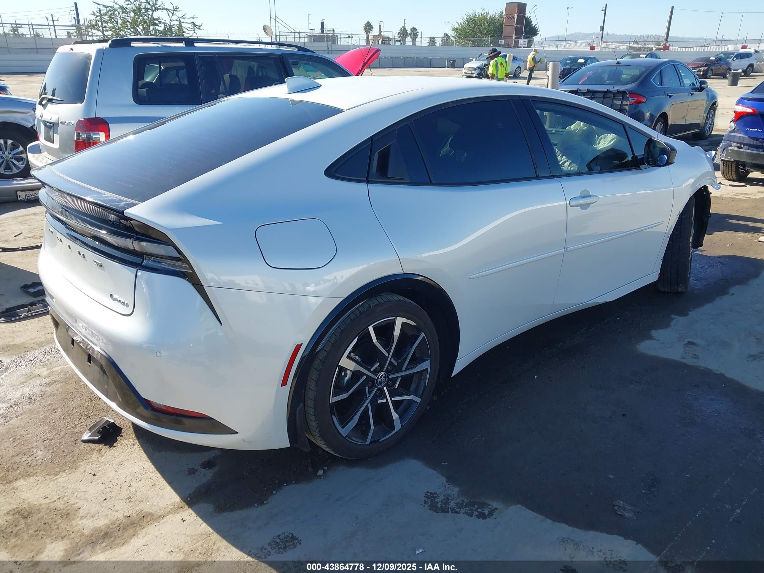 TOYOTA PRIUS image 4
