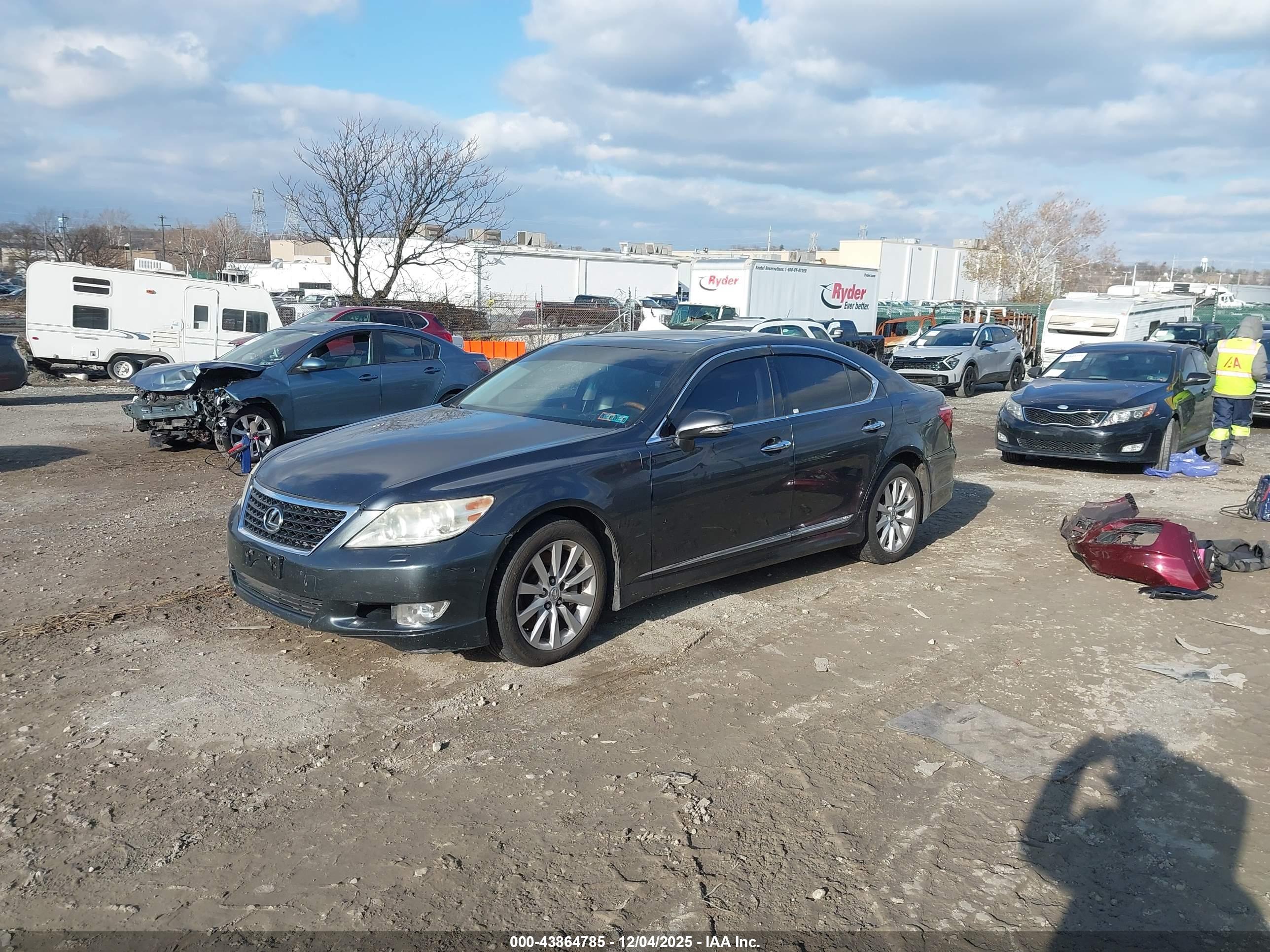 LEXUS LS image 2