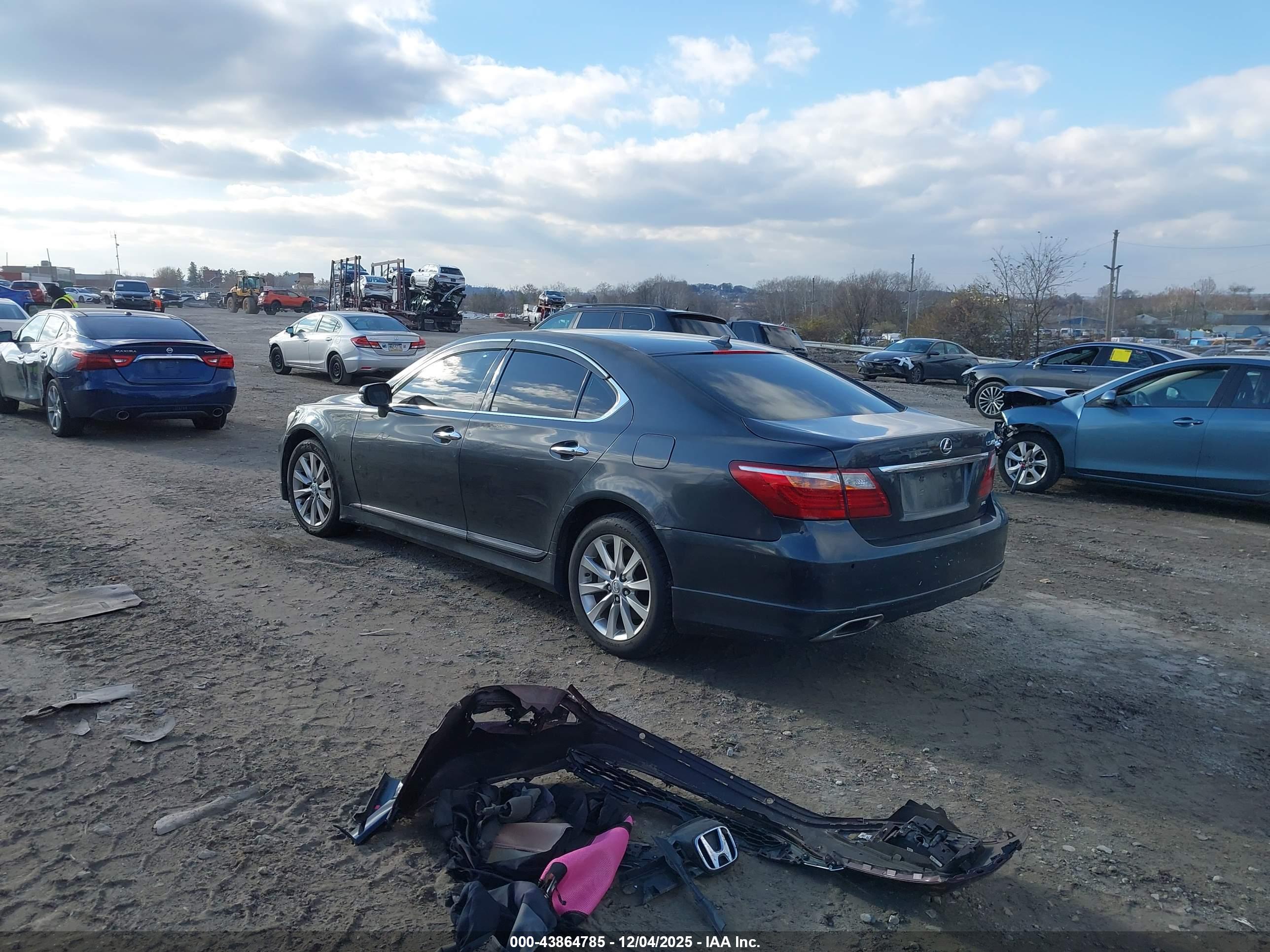 LEXUS LS image 3