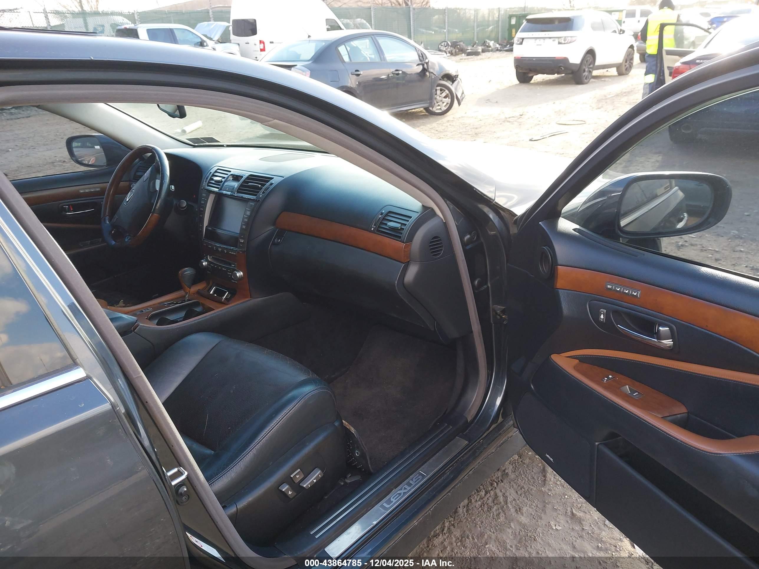 LEXUS LS image 5
