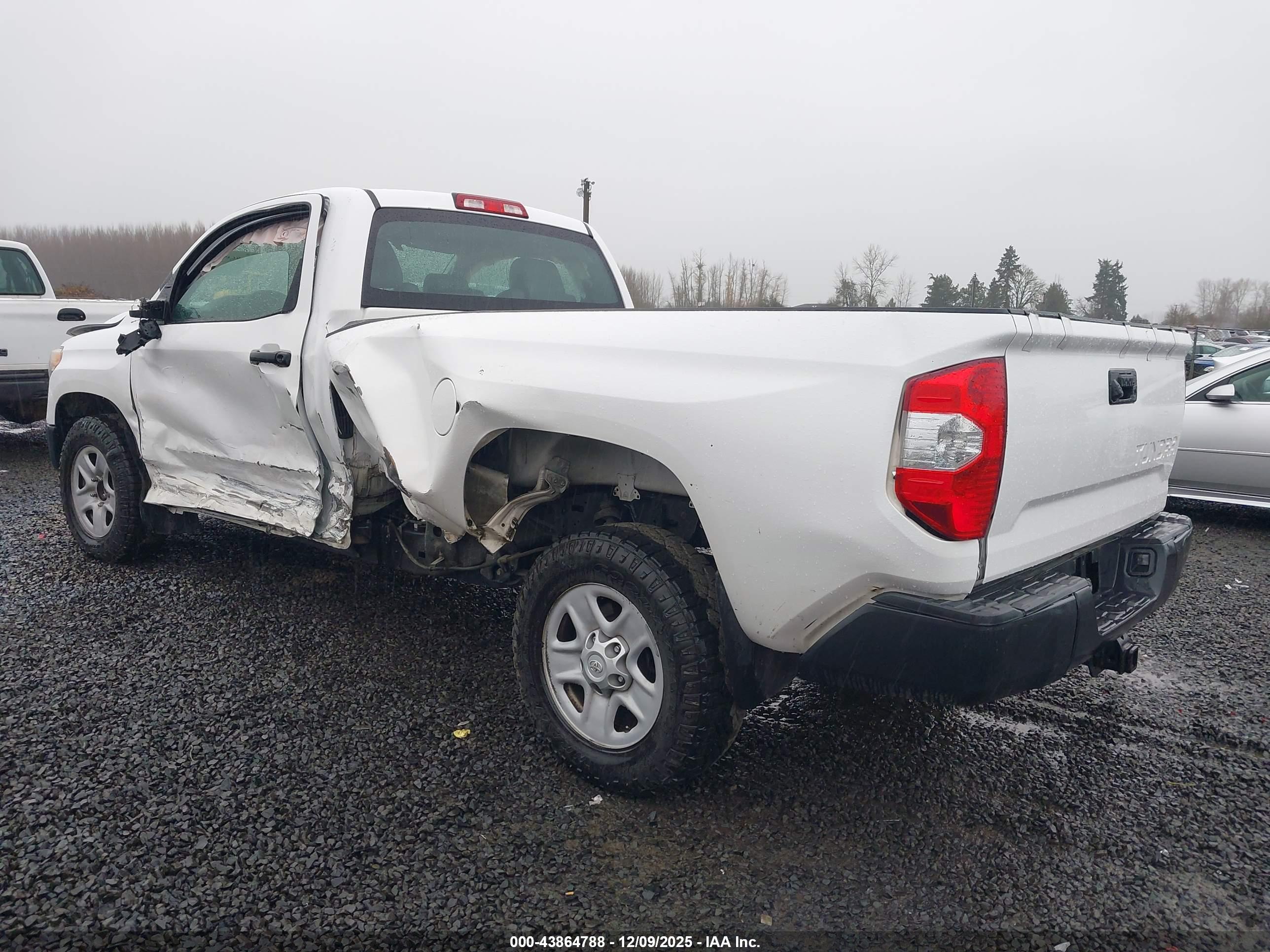 TOYOTA TUNDRA image 3
