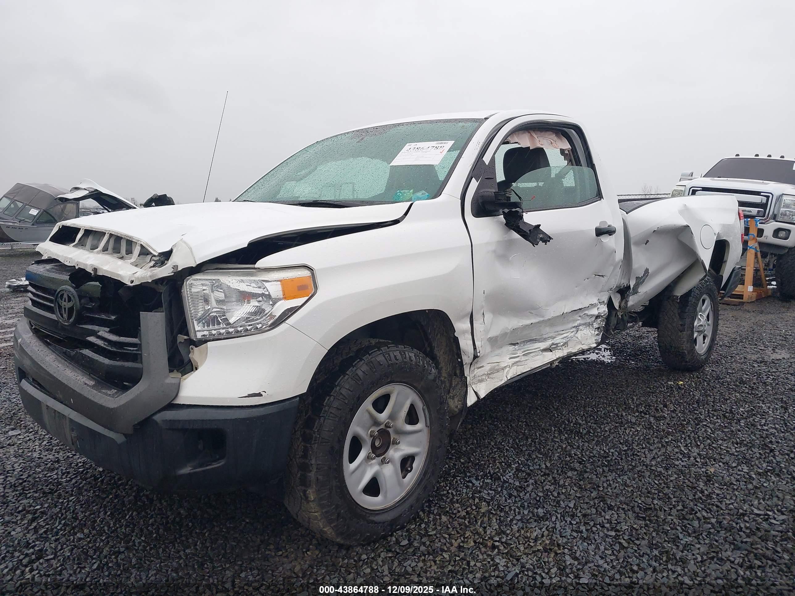 TOYOTA TUNDRA image 6