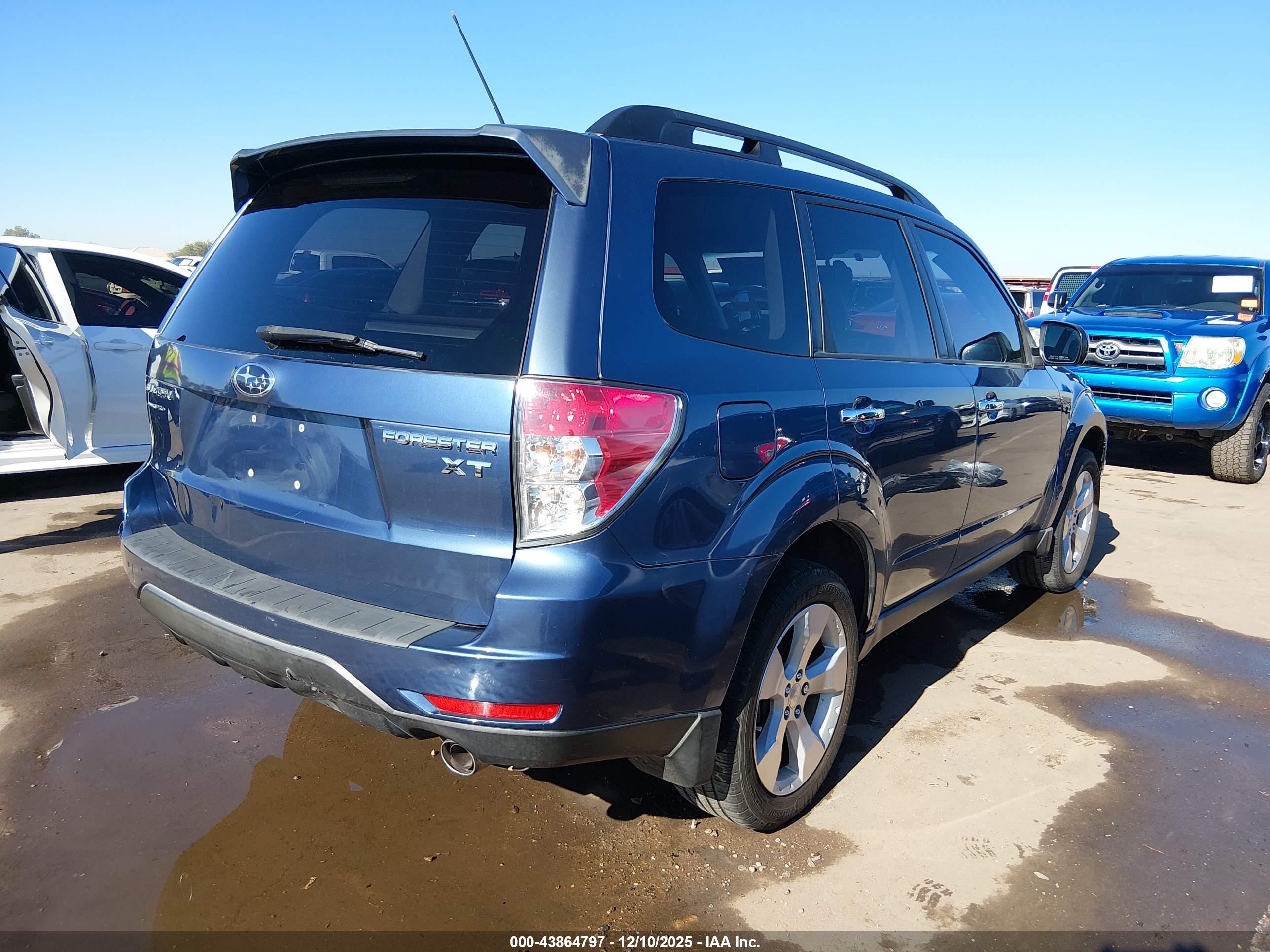 SUBARU FORESTER image 4