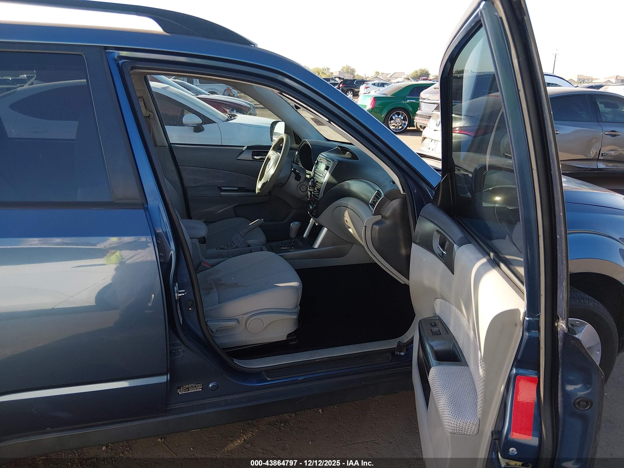 SUBARU FORESTER image 5