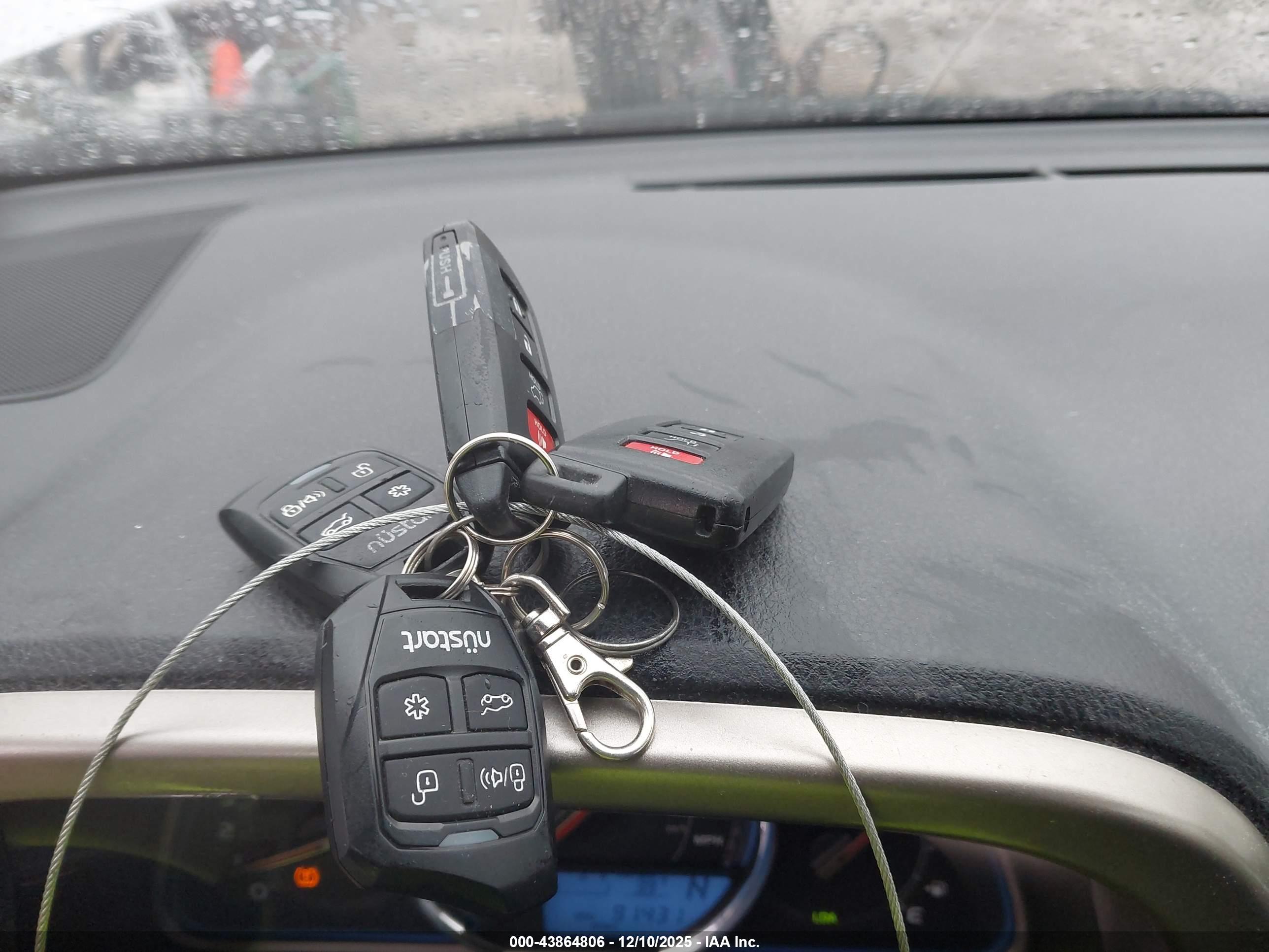 TOYOTA RAV4 image 11