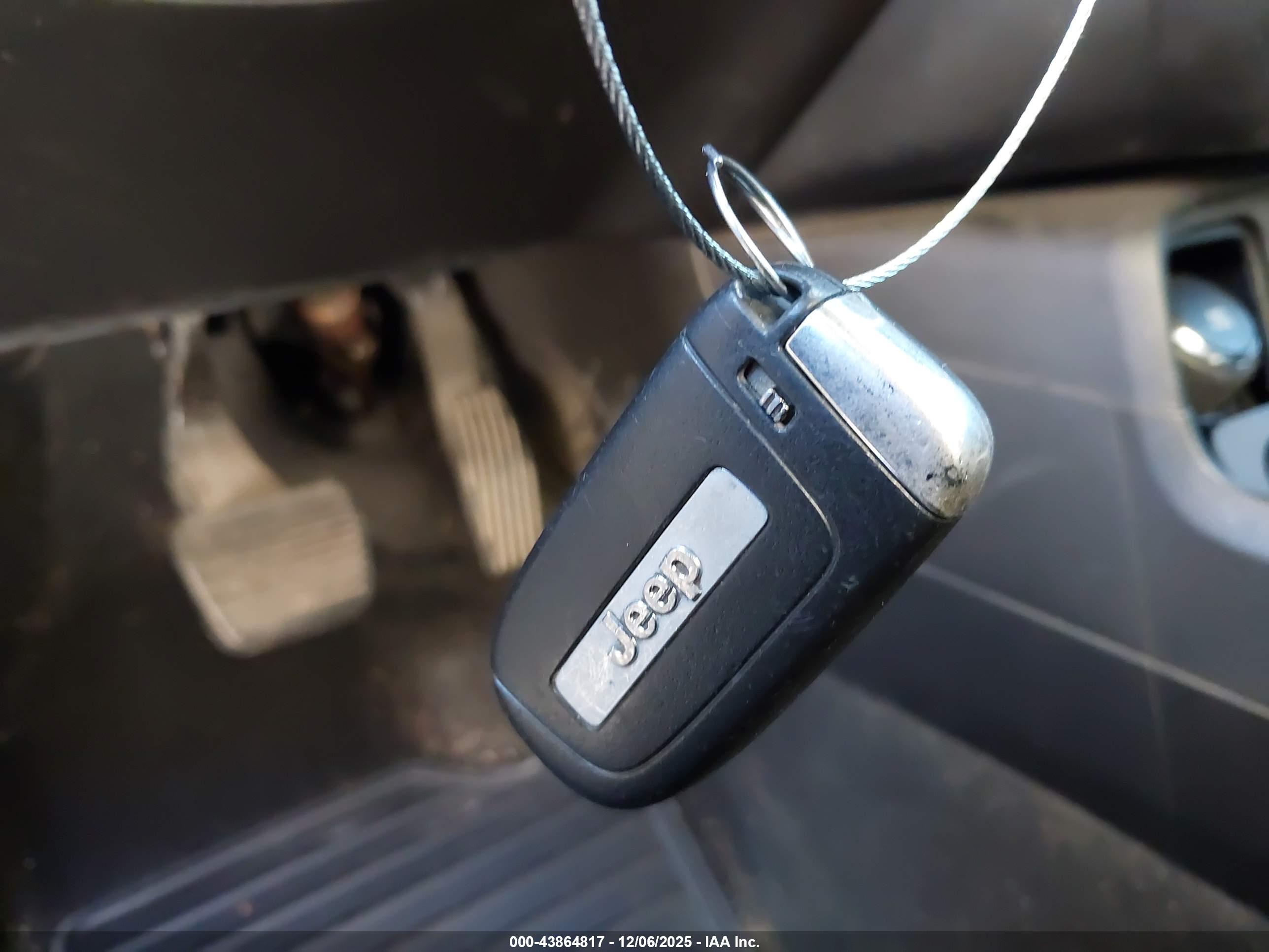 JEEP RENEGADE image 11