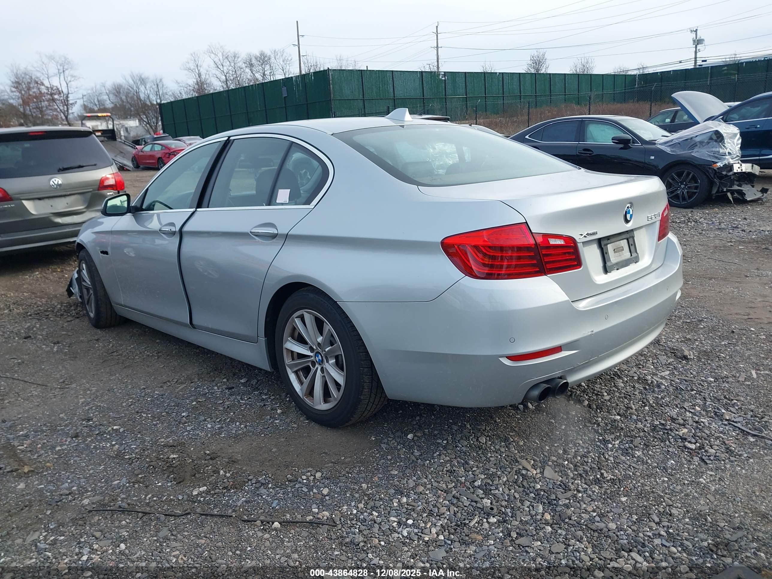 BMW 528I image 3