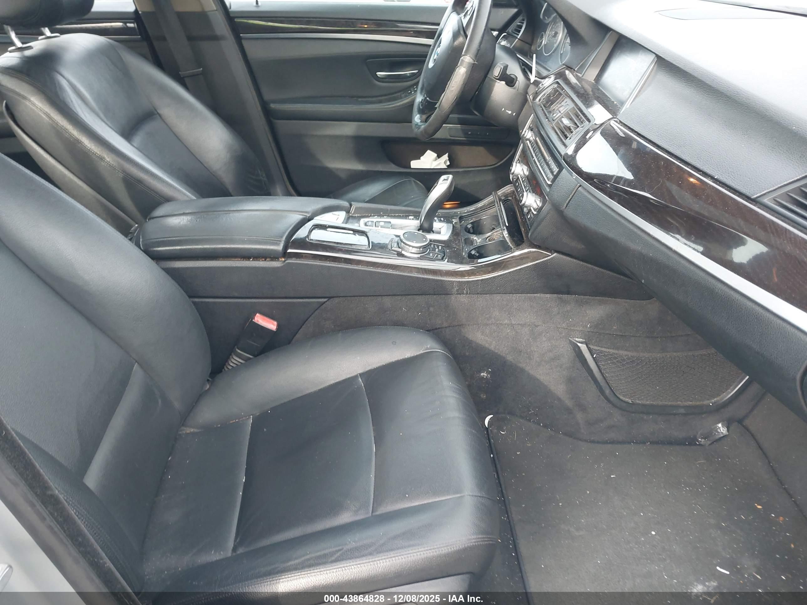 BMW 528I image 5