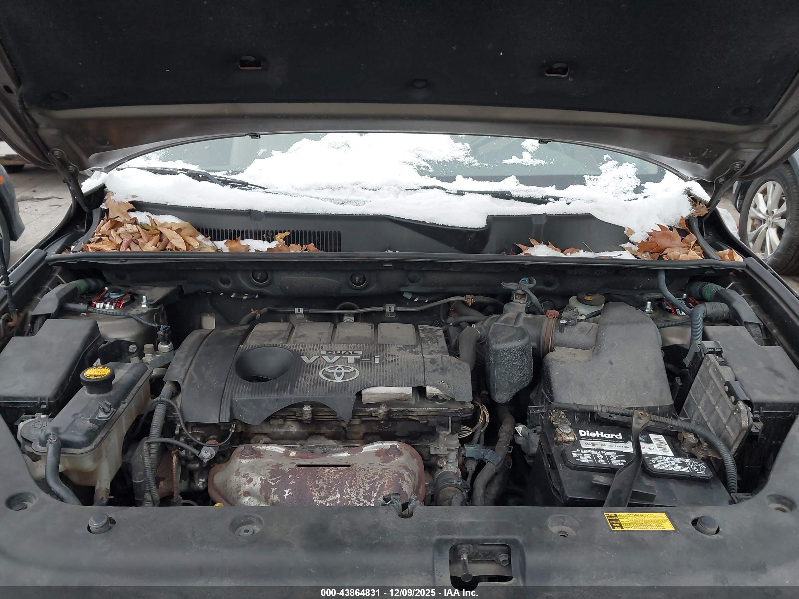 TOYOTA RAV4 image 10