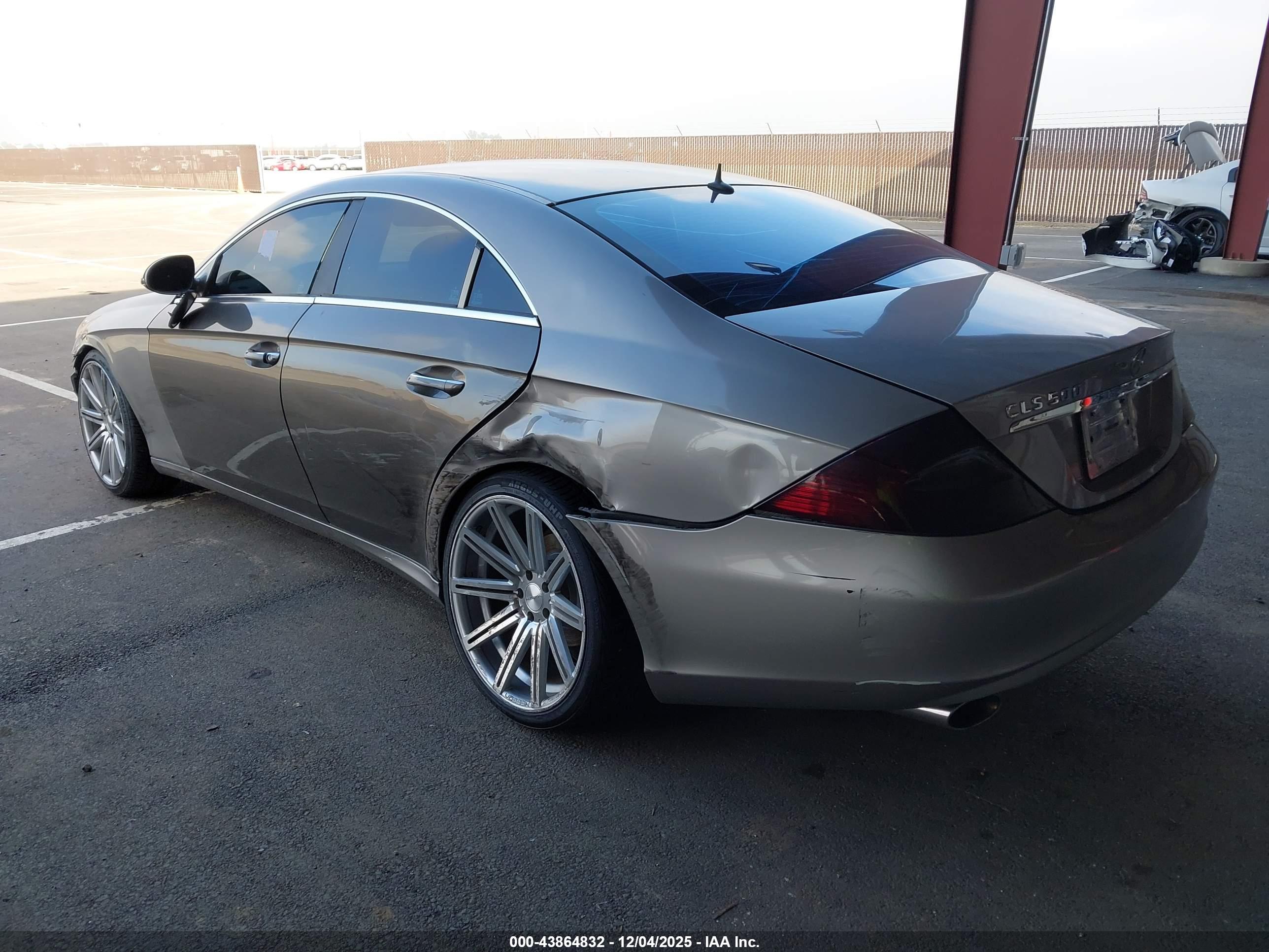 MERCEDES-BENZ CLS image 3