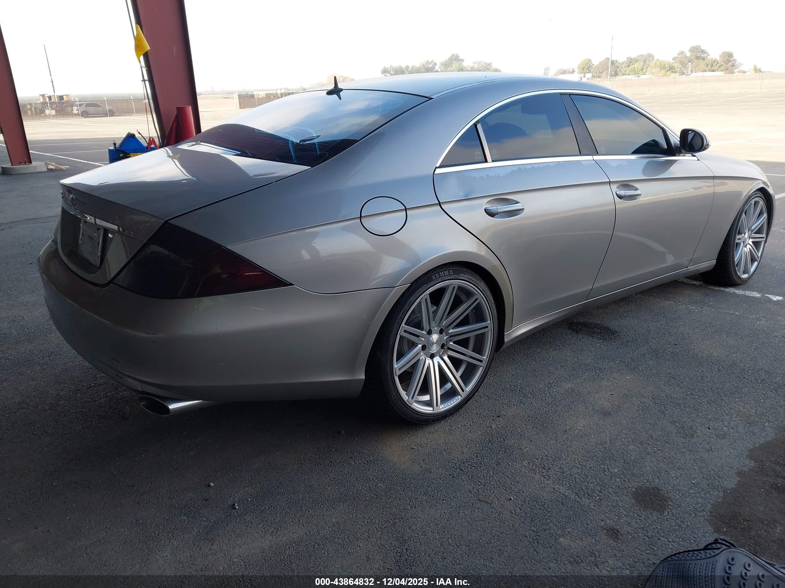 MERCEDES-BENZ CLS image 4