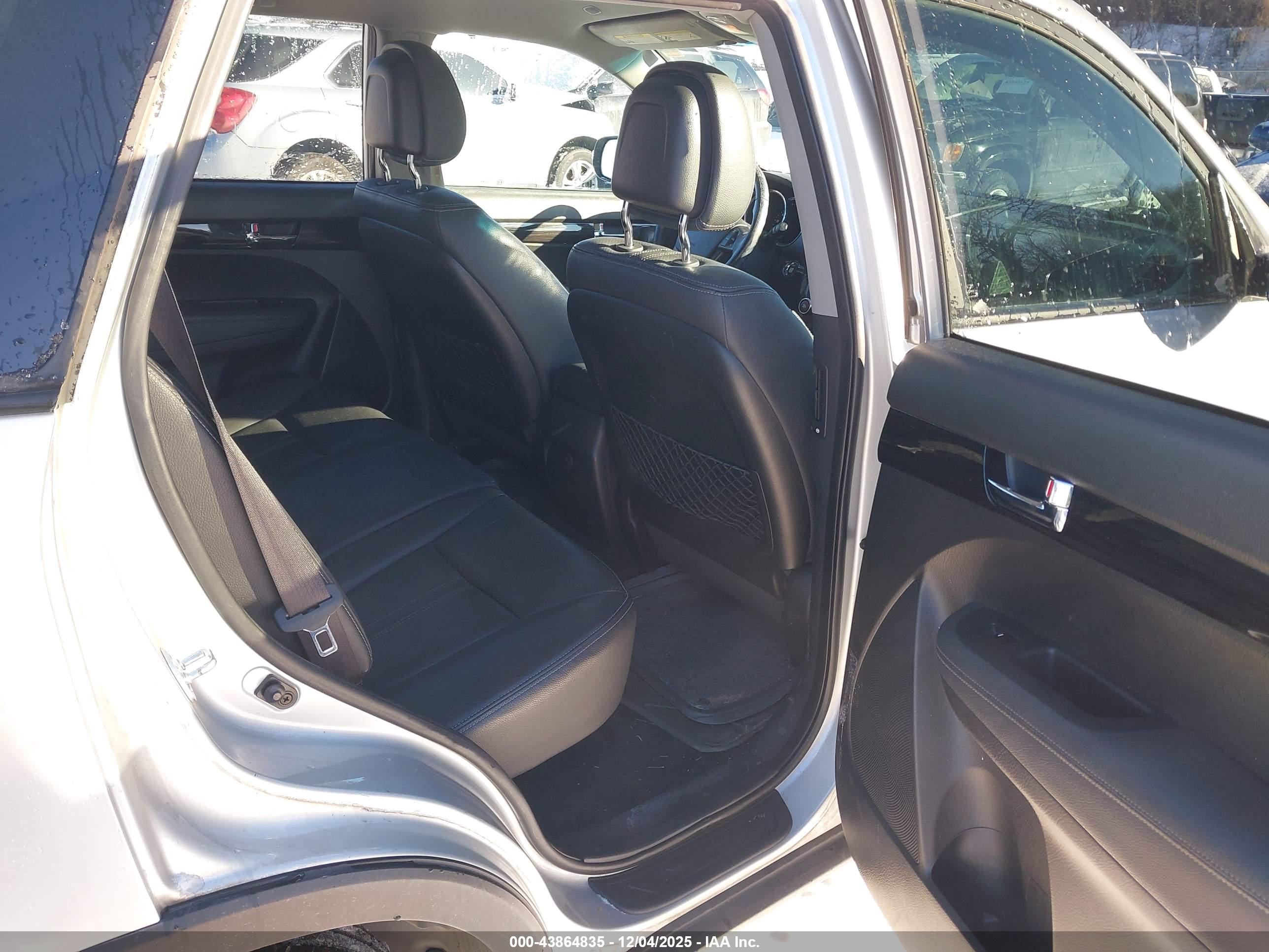 KIA SORENTO image 8