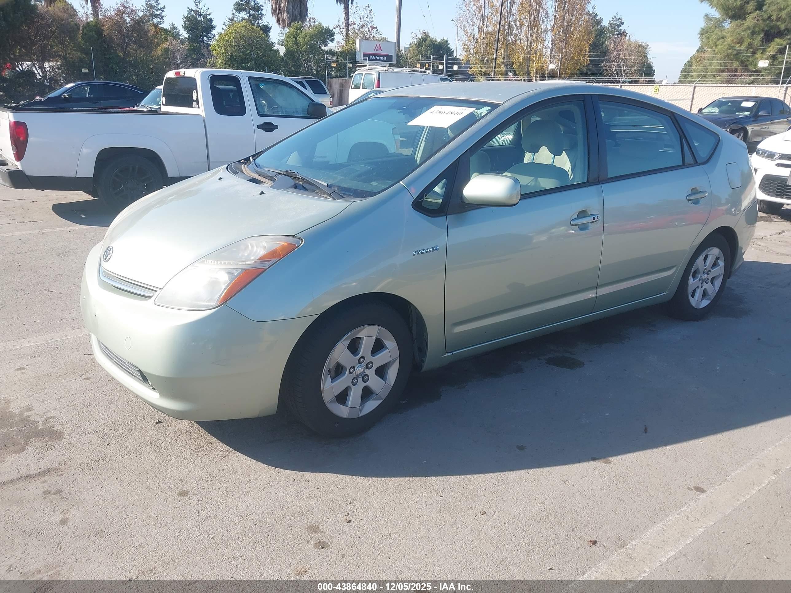 TOYOTA PRIUS image 2