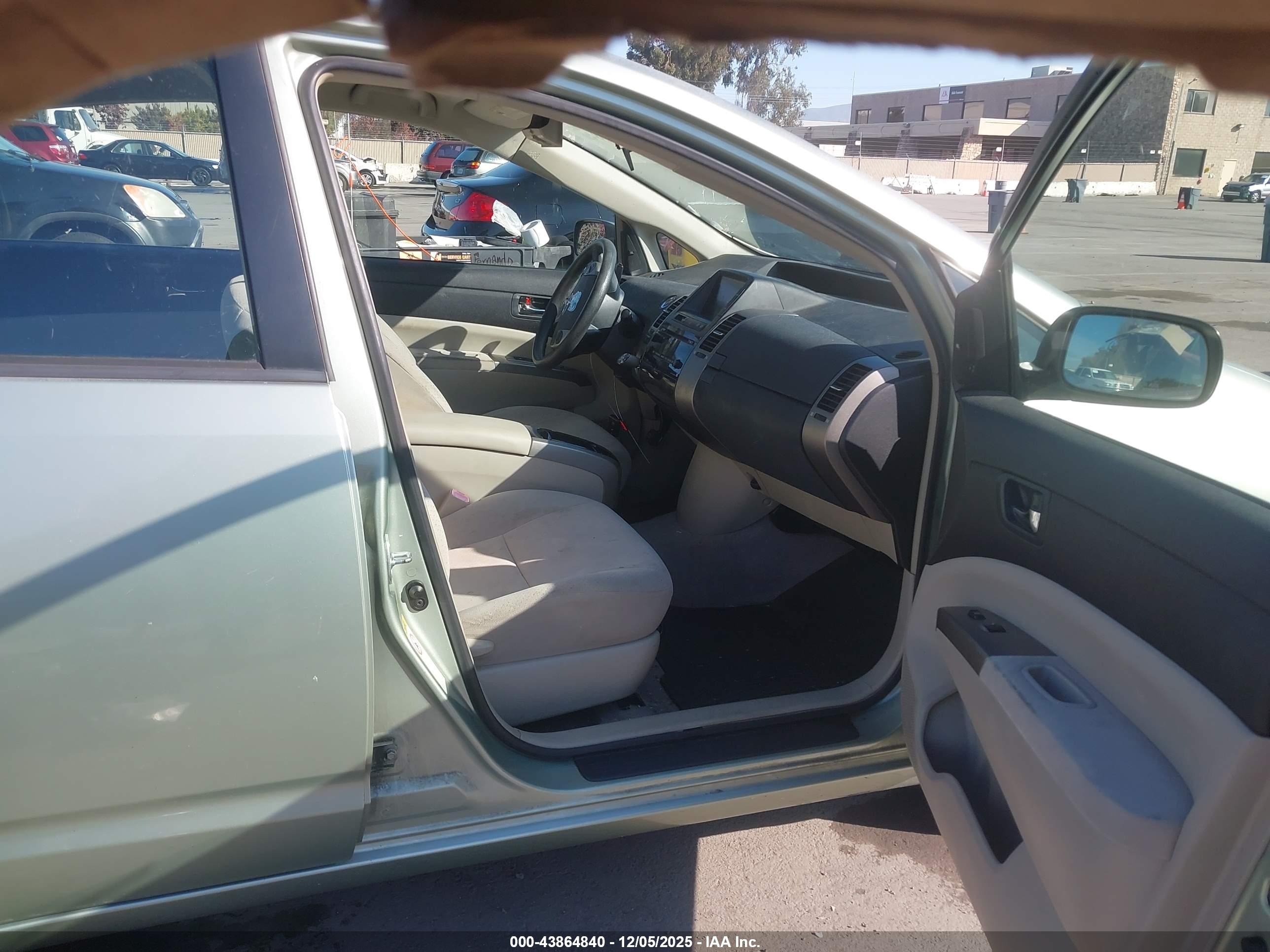 TOYOTA PRIUS image 5
