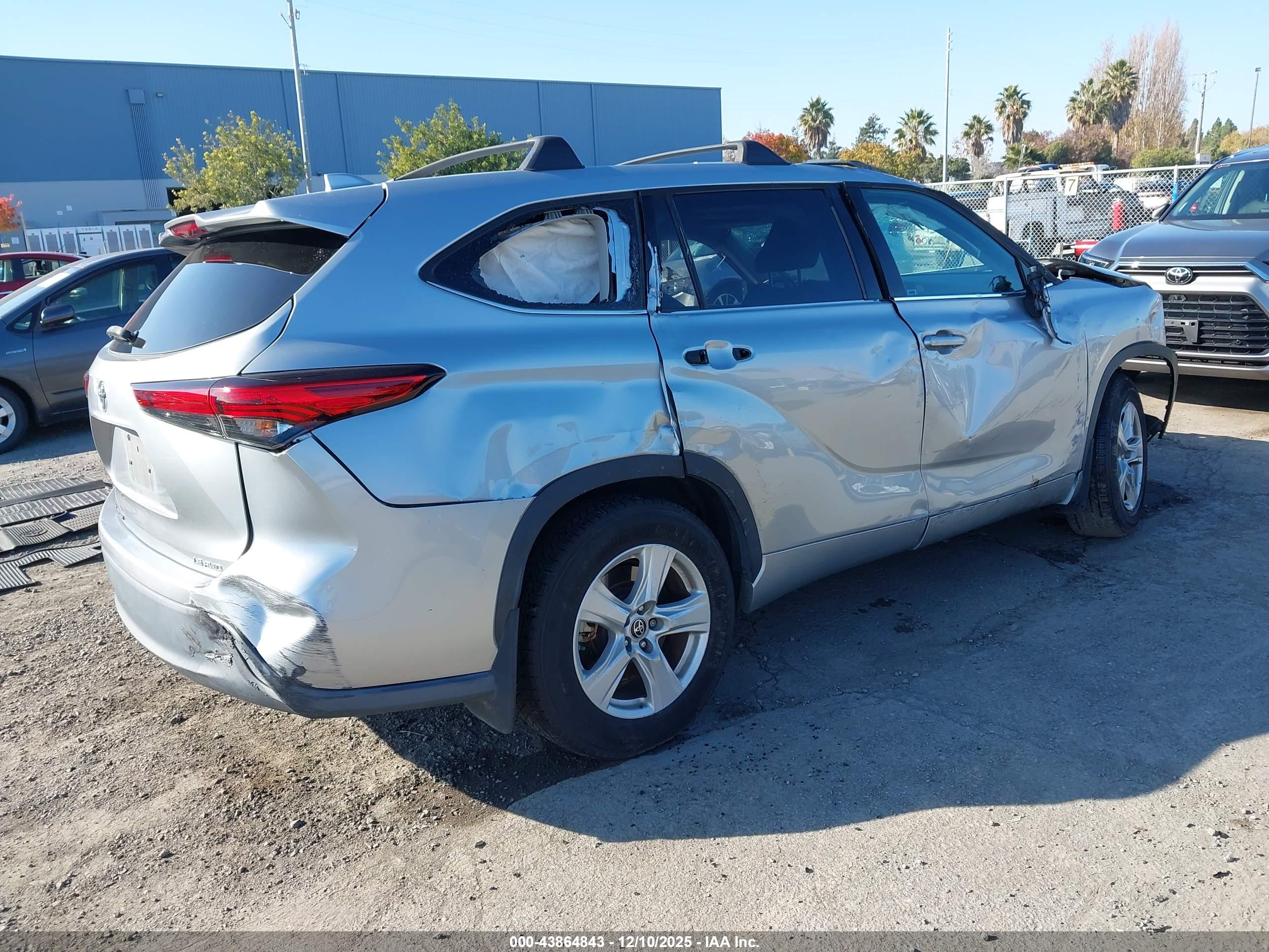 TOYOTA HIGHLANDER image 4