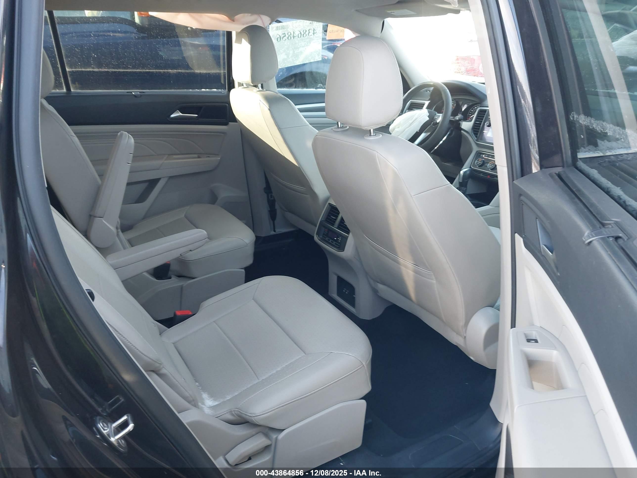 VOLKSWAGEN ATLAS image 8
