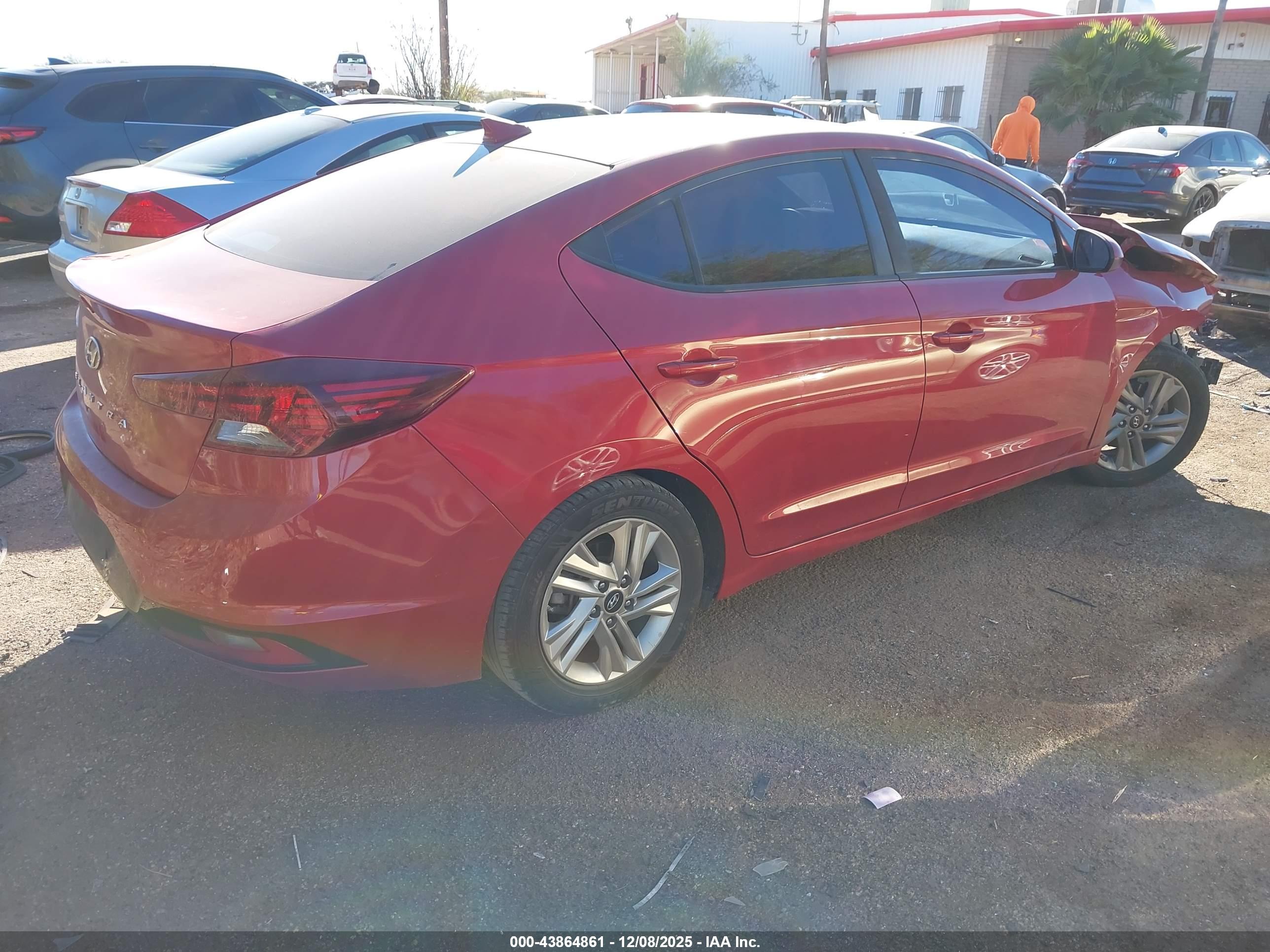 HYUNDAI ELANTRA image 4