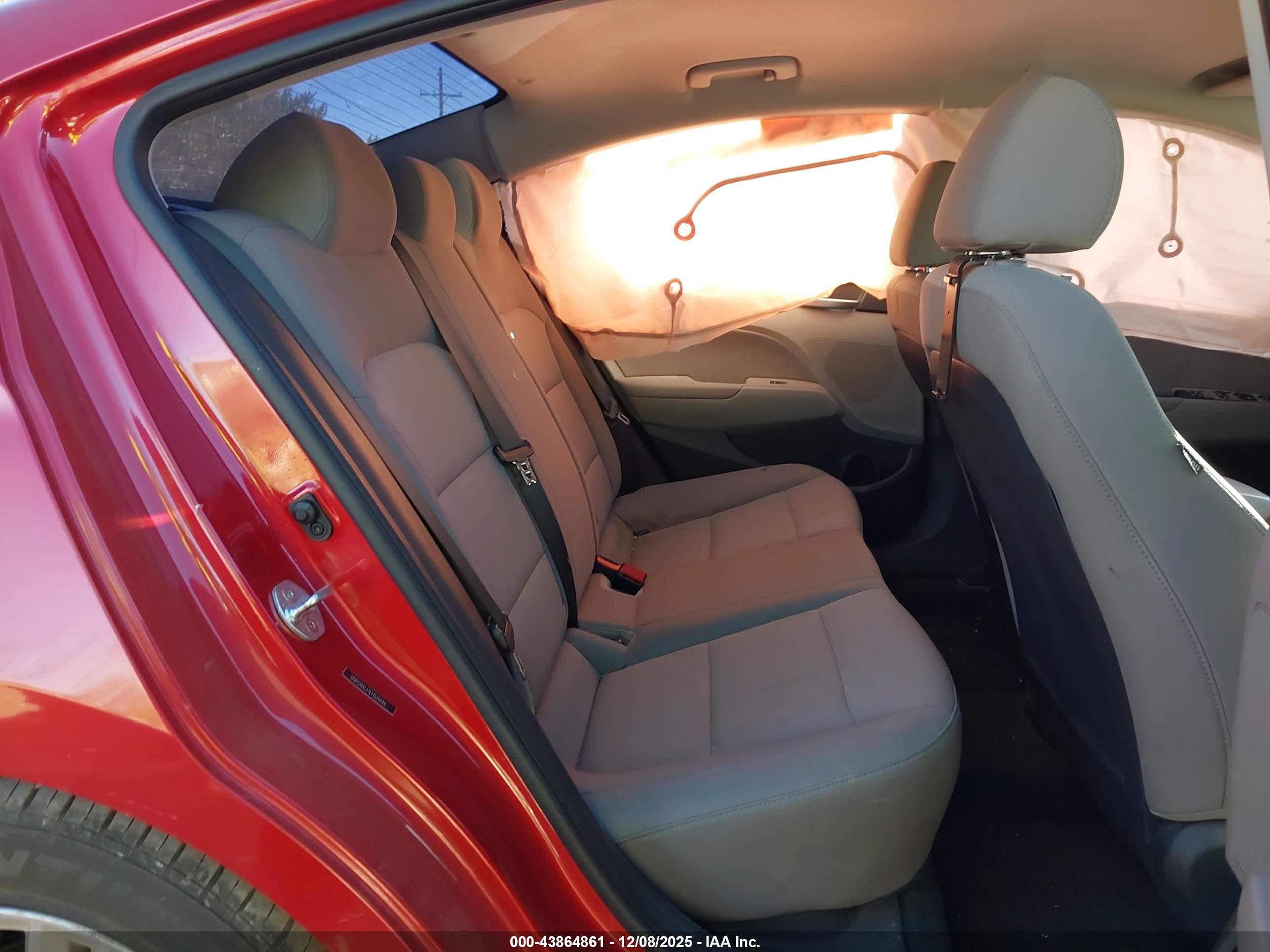 HYUNDAI ELANTRA image 8