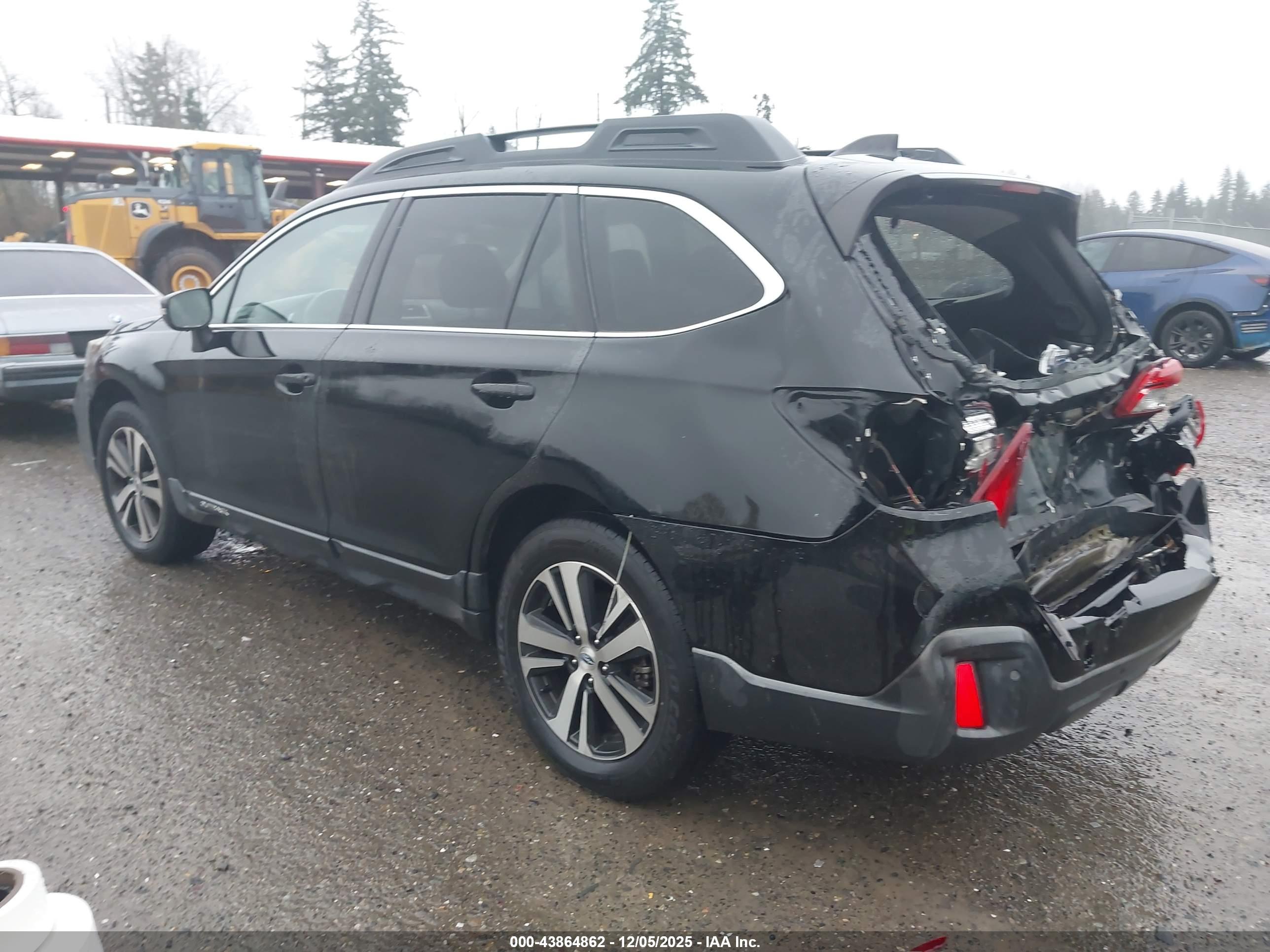 SUBARU OUTBACK image 3