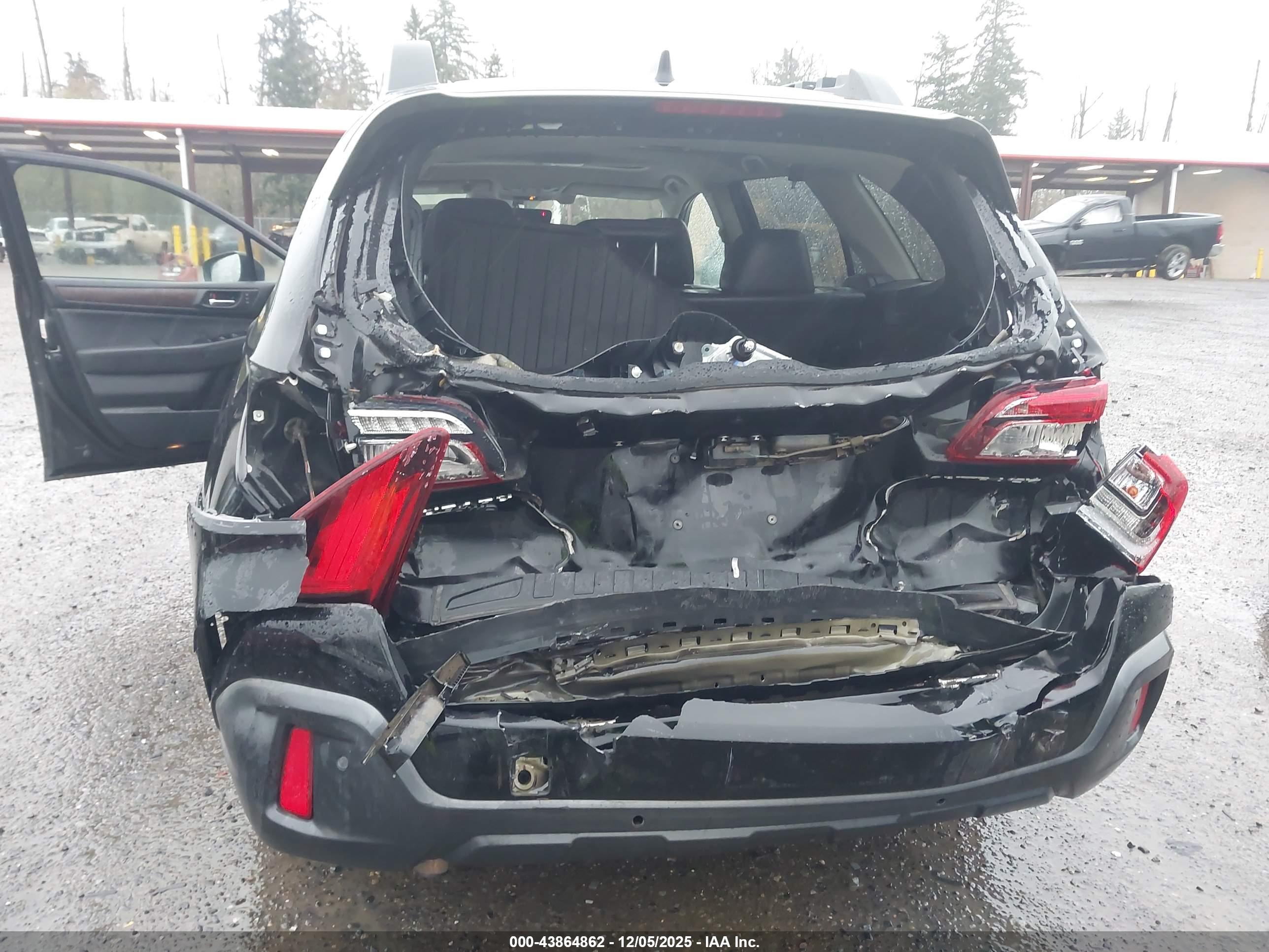 SUBARU OUTBACK image 6