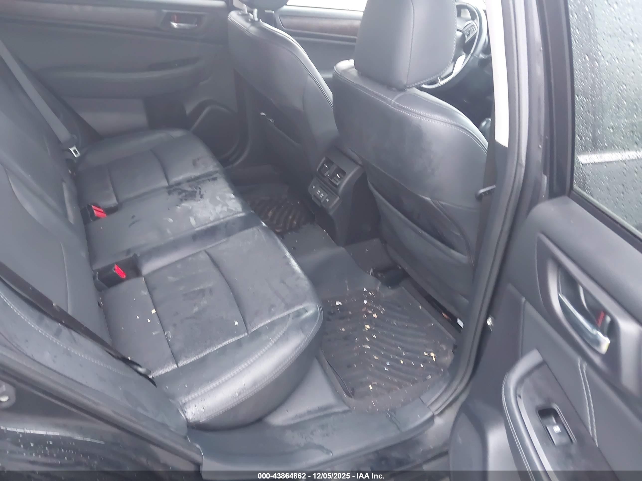 SUBARU OUTBACK image 8