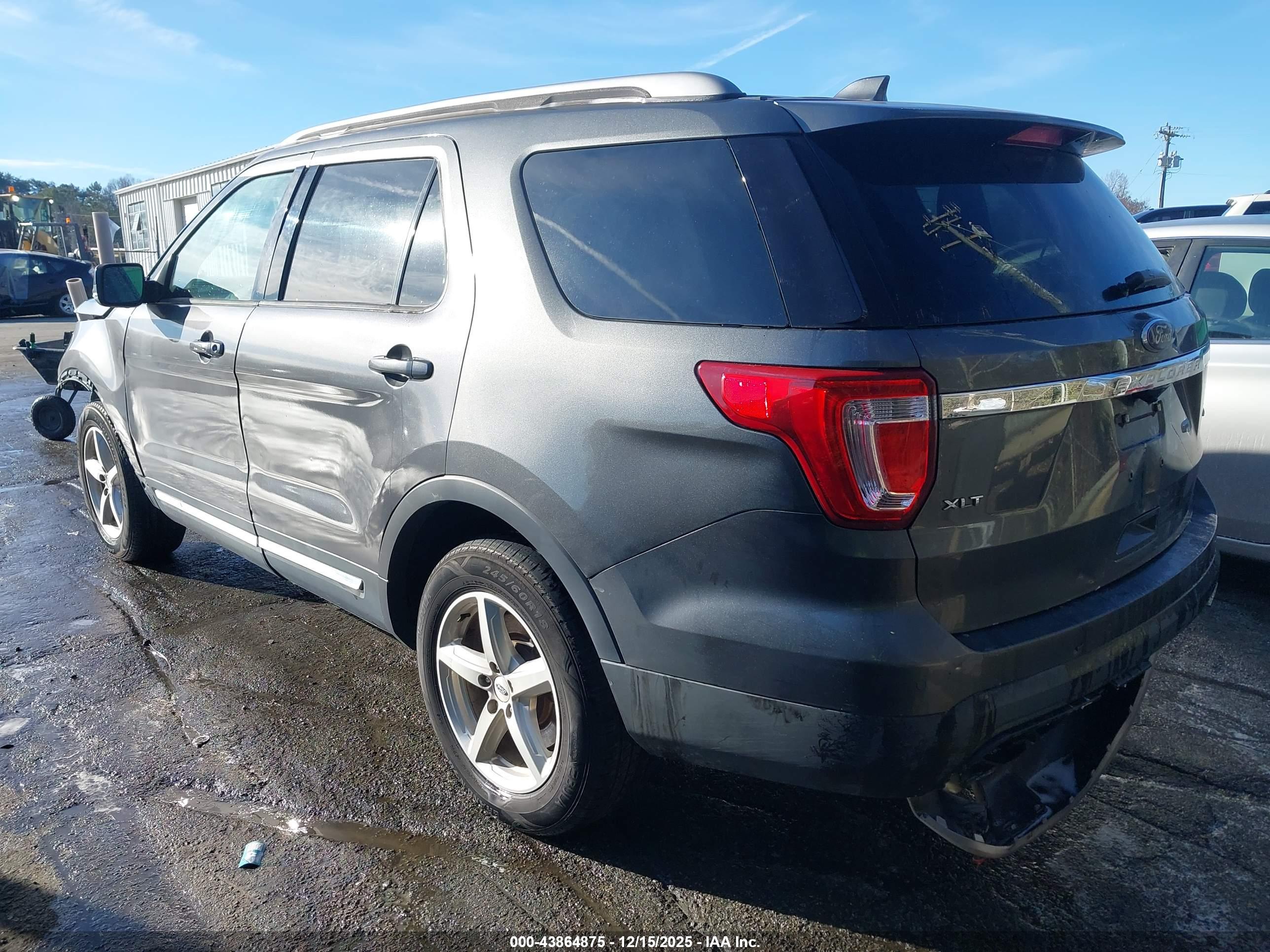FORD EXPLORER image 3