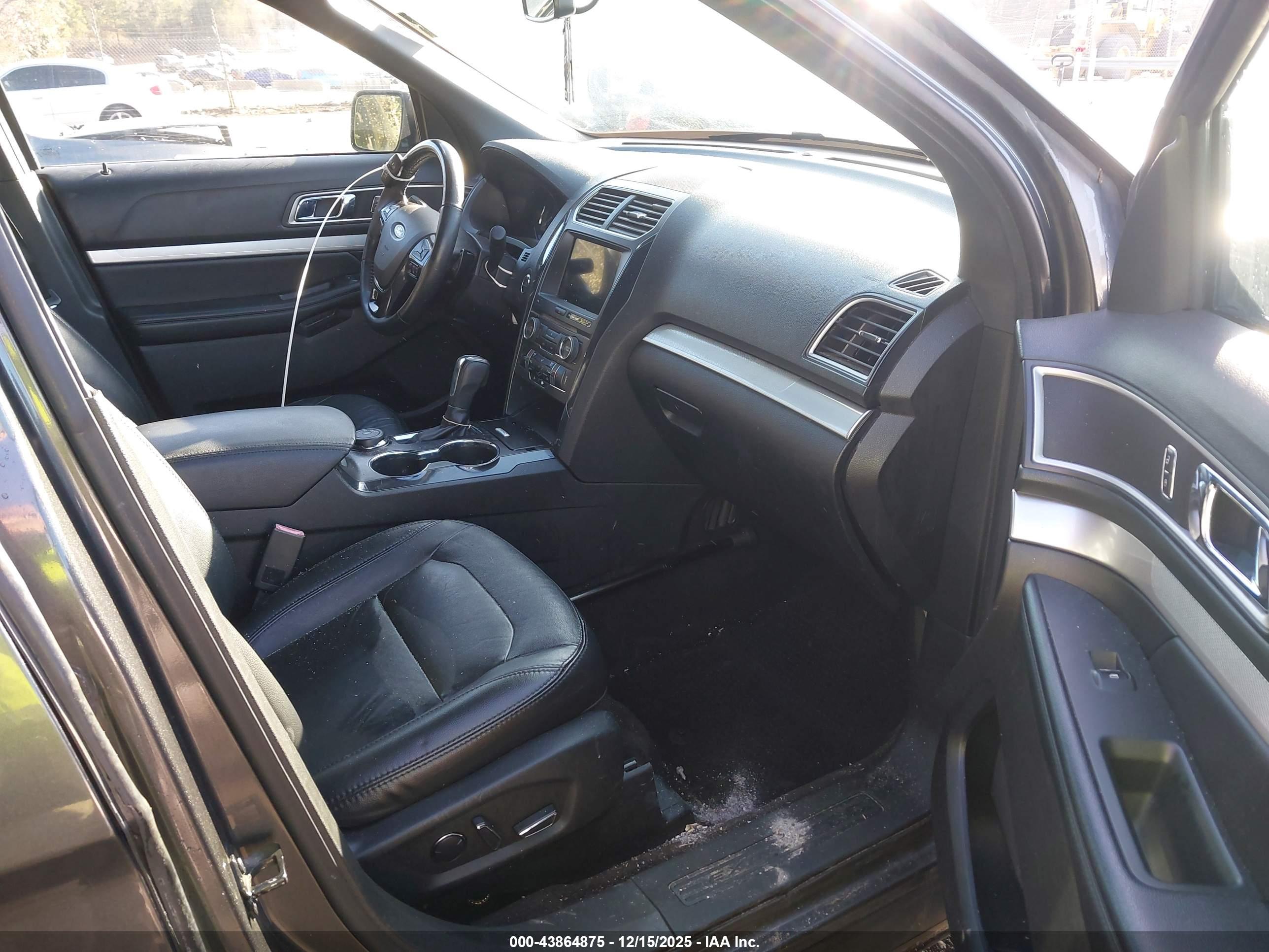 FORD EXPLORER image 5