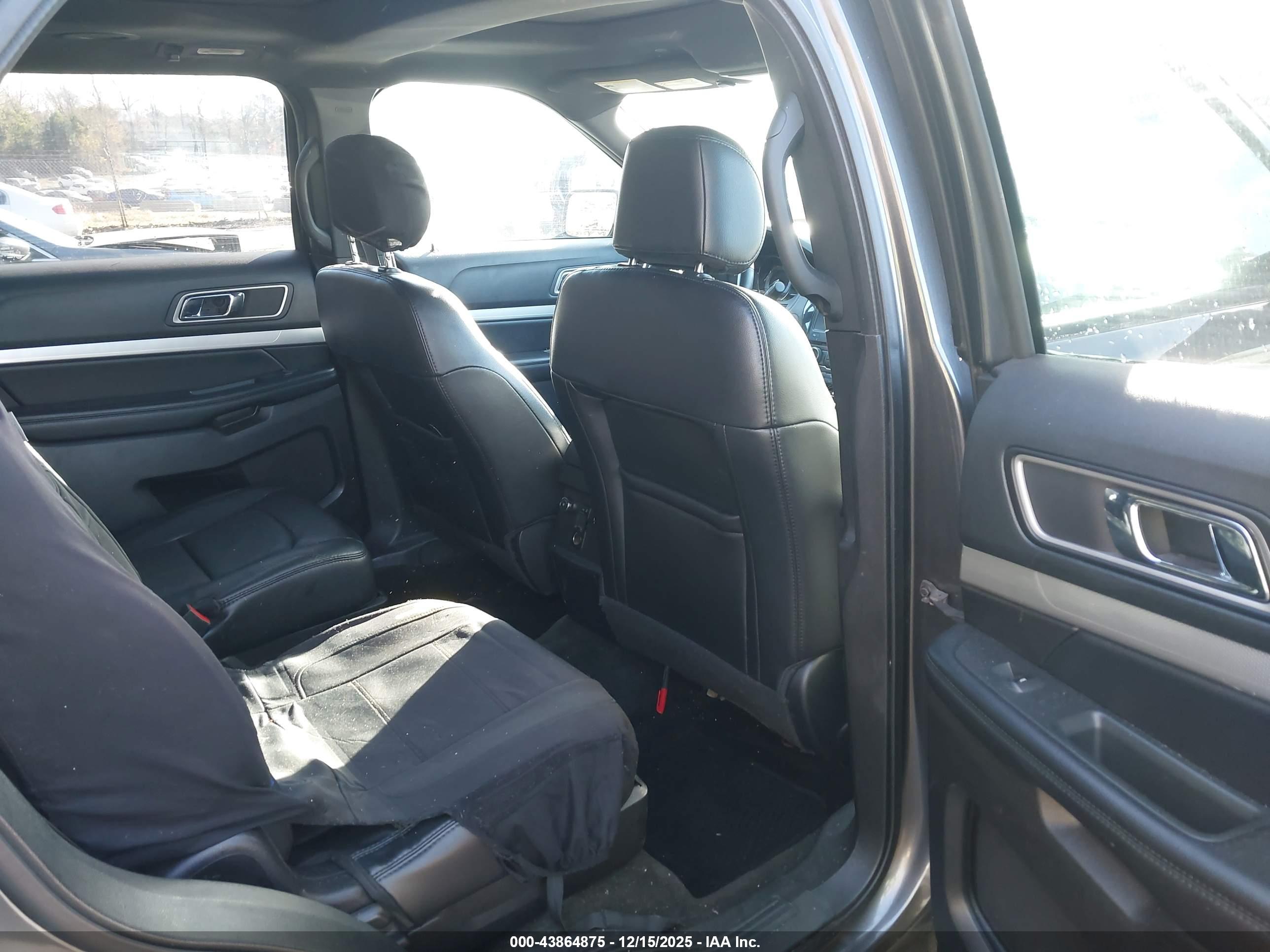 FORD EXPLORER image 8