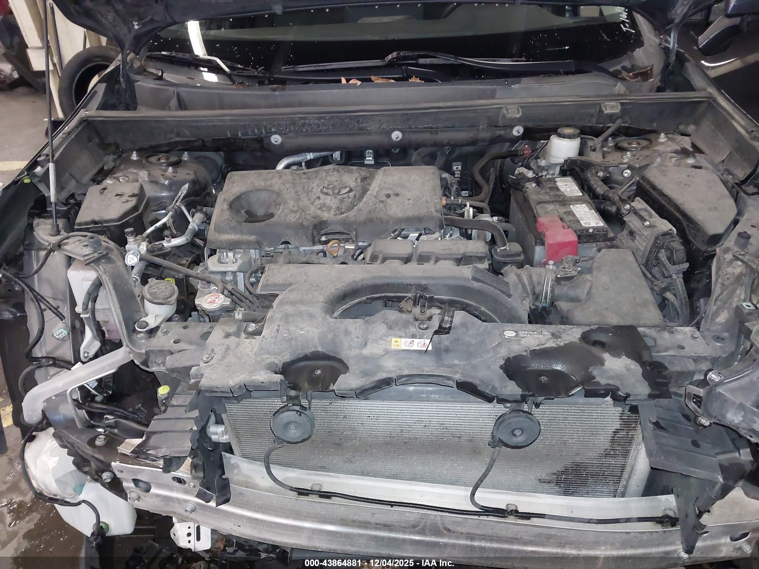 TOYOTA RAV4 image 10