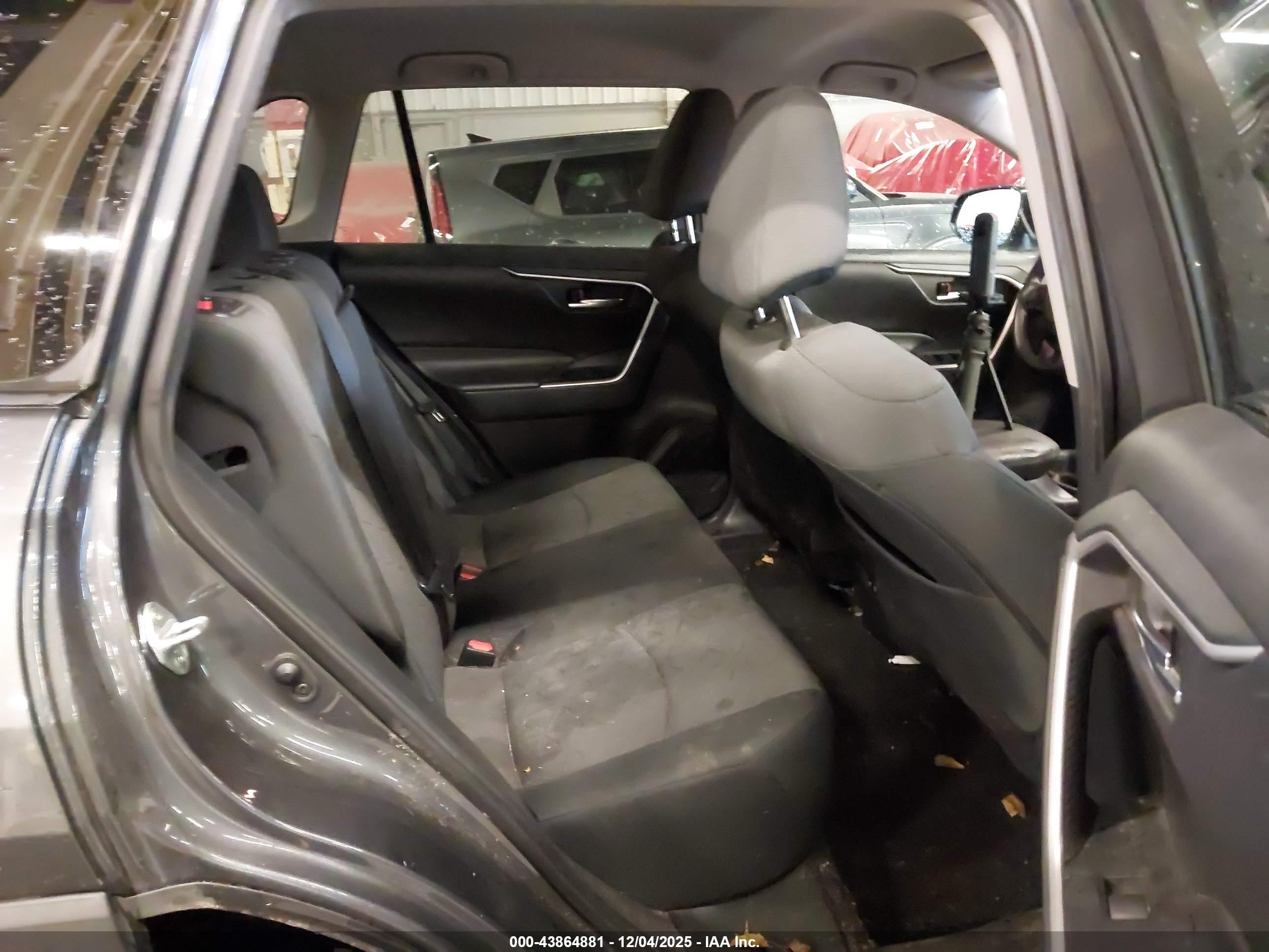 TOYOTA RAV4 image 8