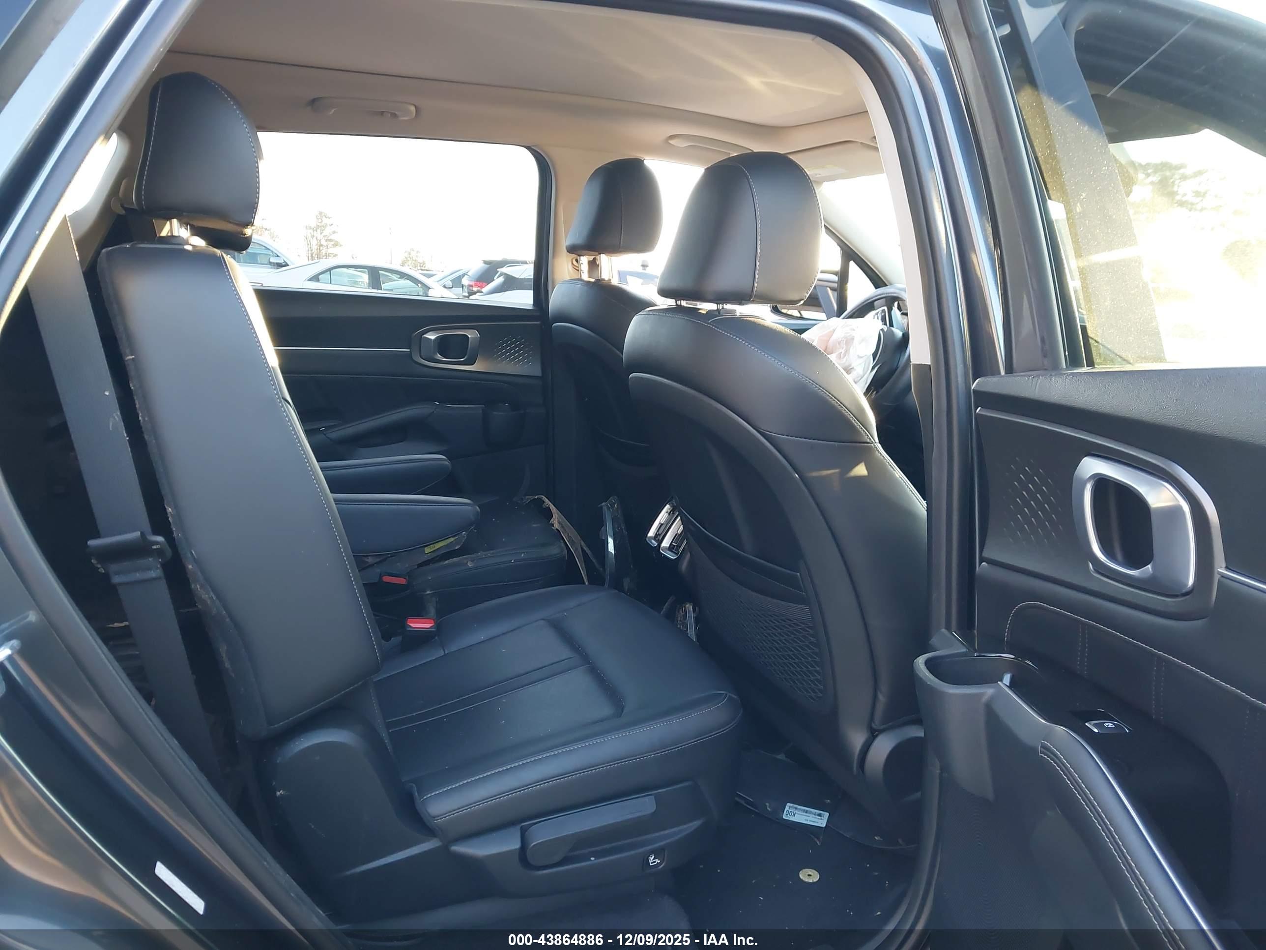 KIA SORENTO image 8