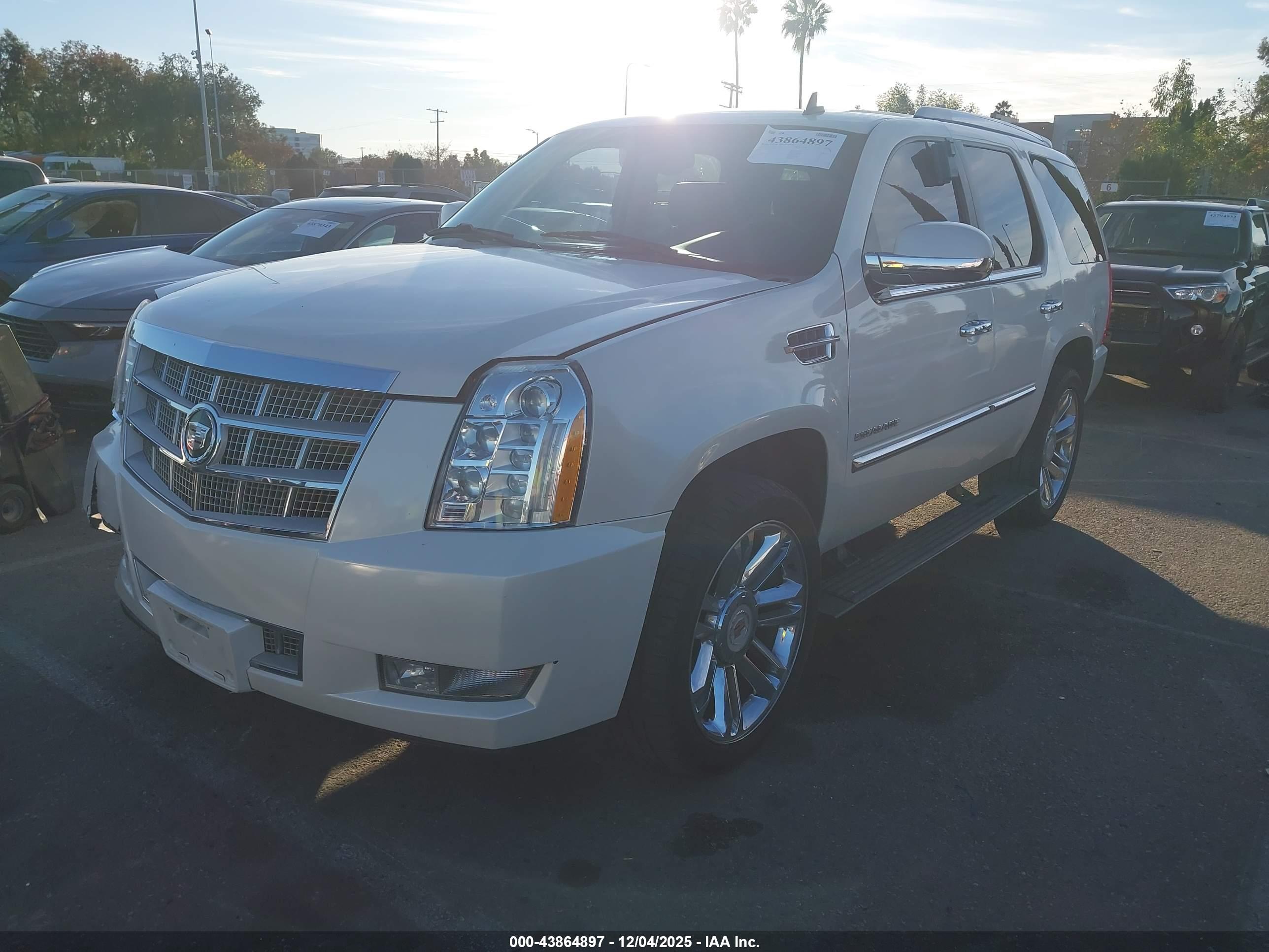 CADILLAC ESCALADE image 2