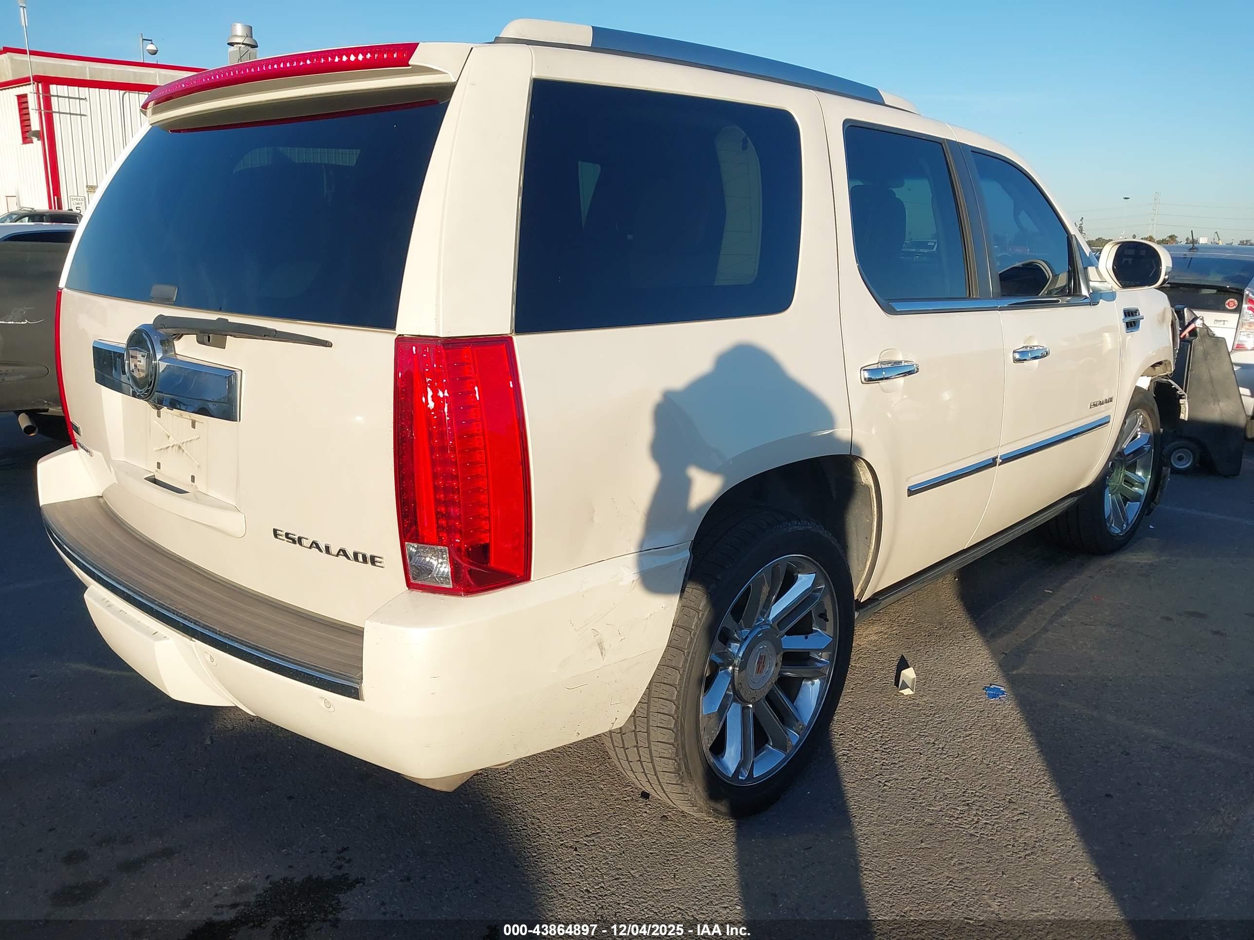 CADILLAC ESCALADE image 4