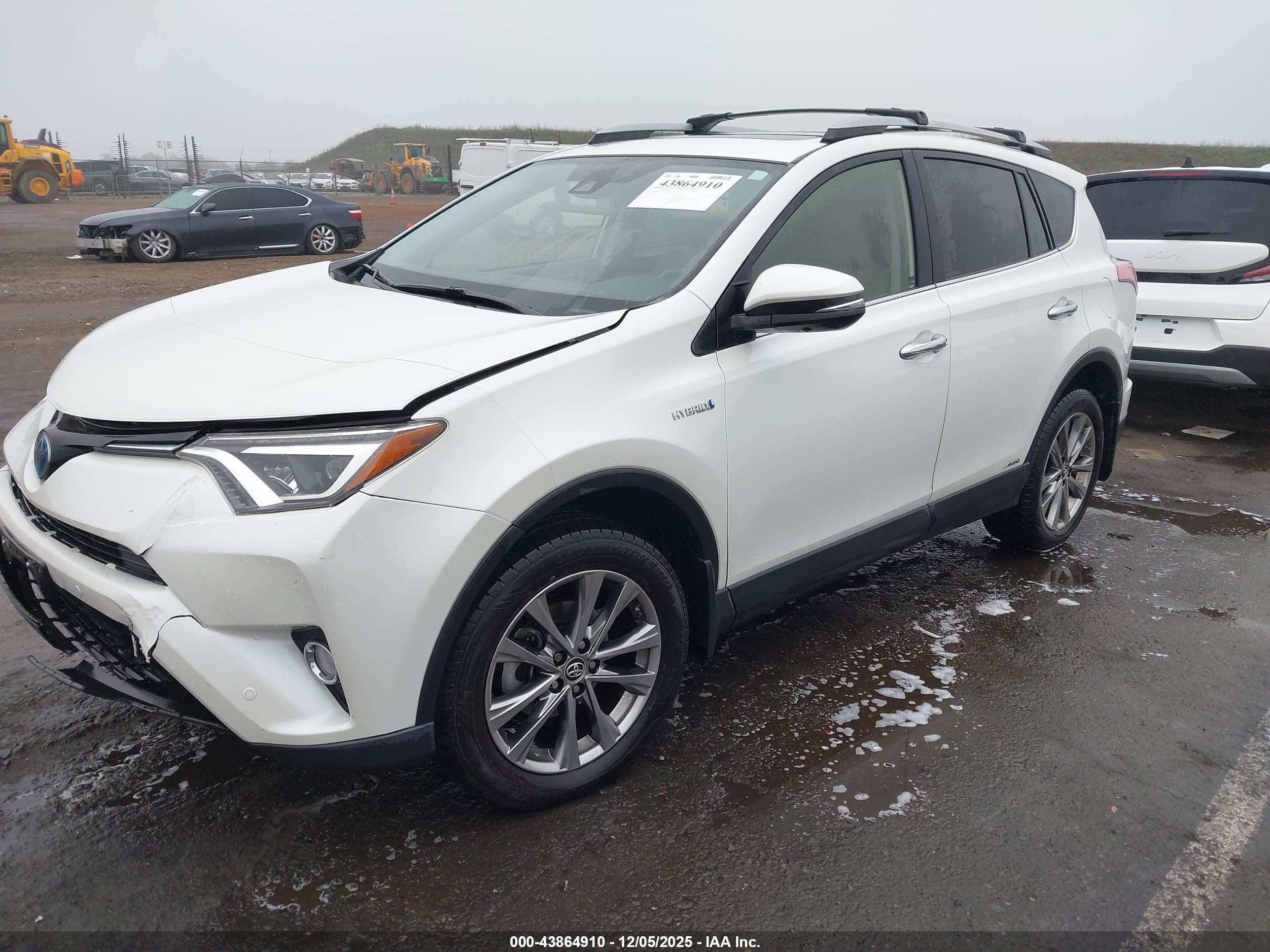 TOYOTA RAV4 image 2