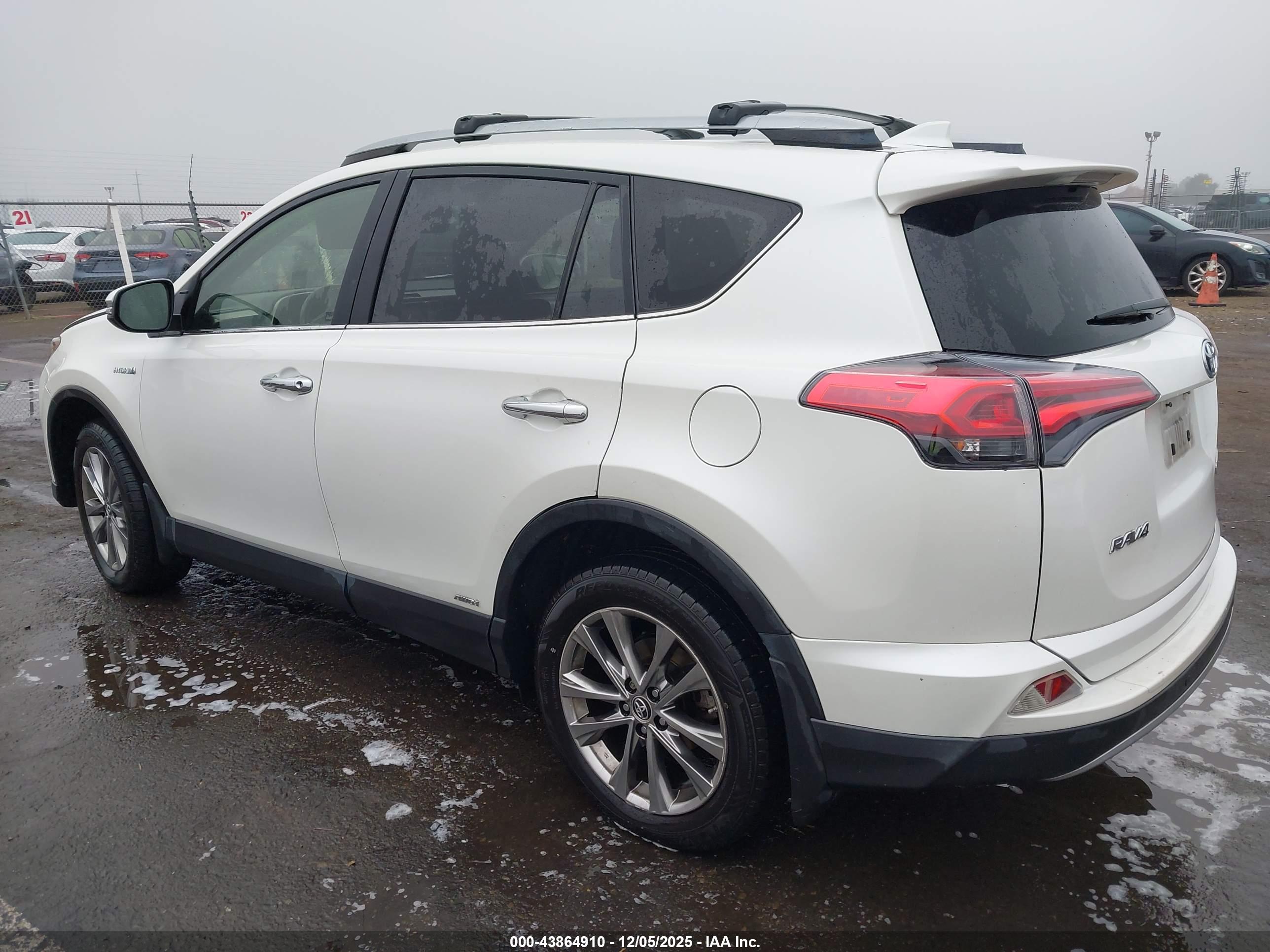 TOYOTA RAV4 image 3