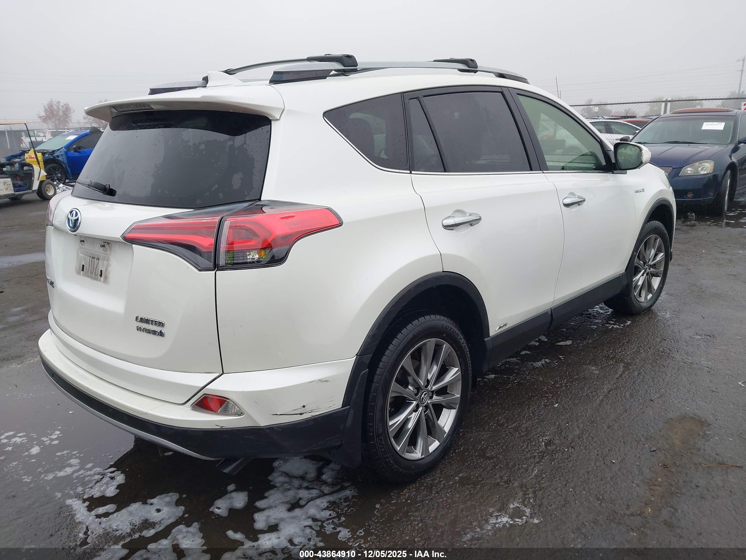 TOYOTA RAV4 image 4