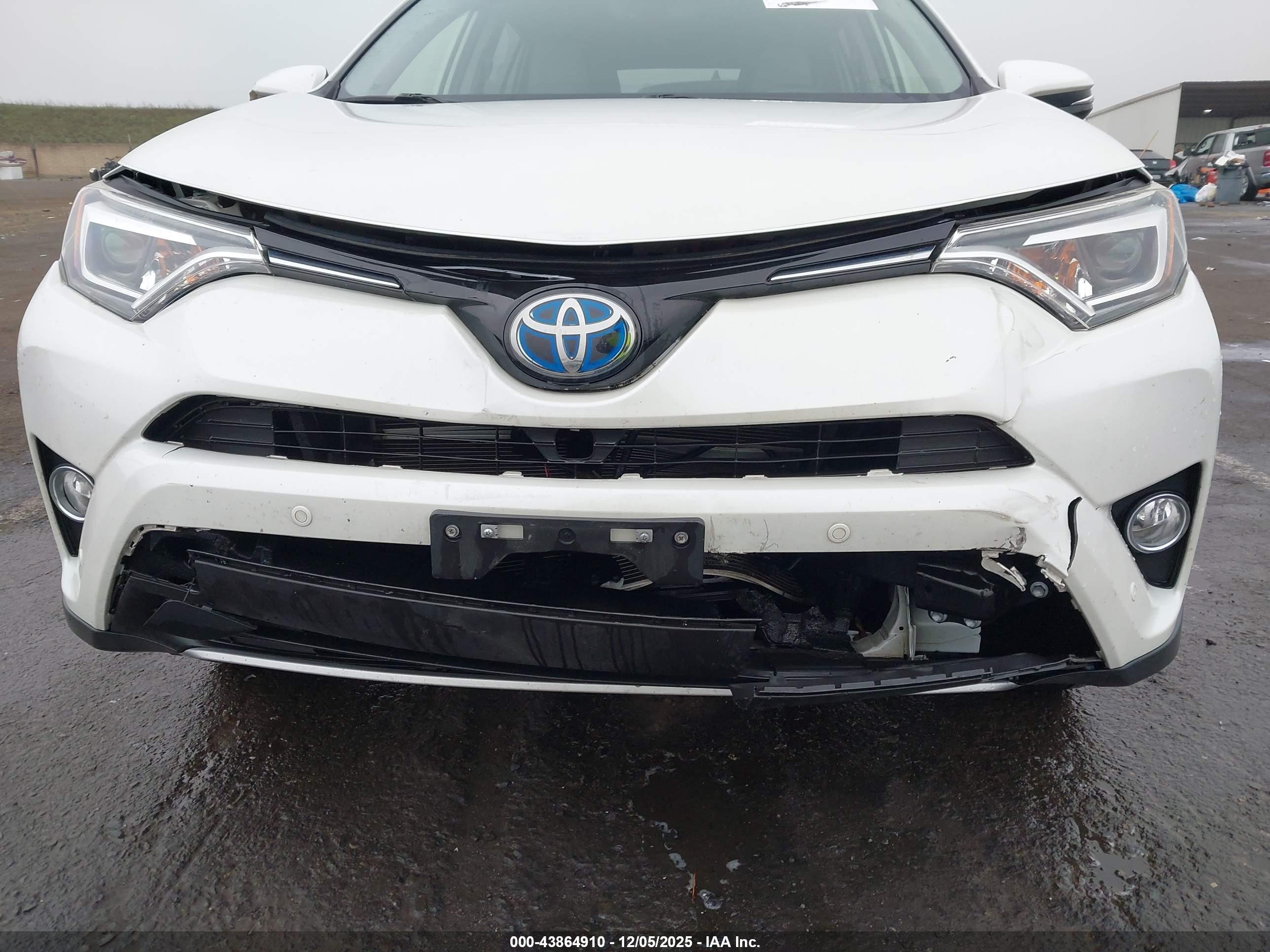 TOYOTA RAV4 image 6