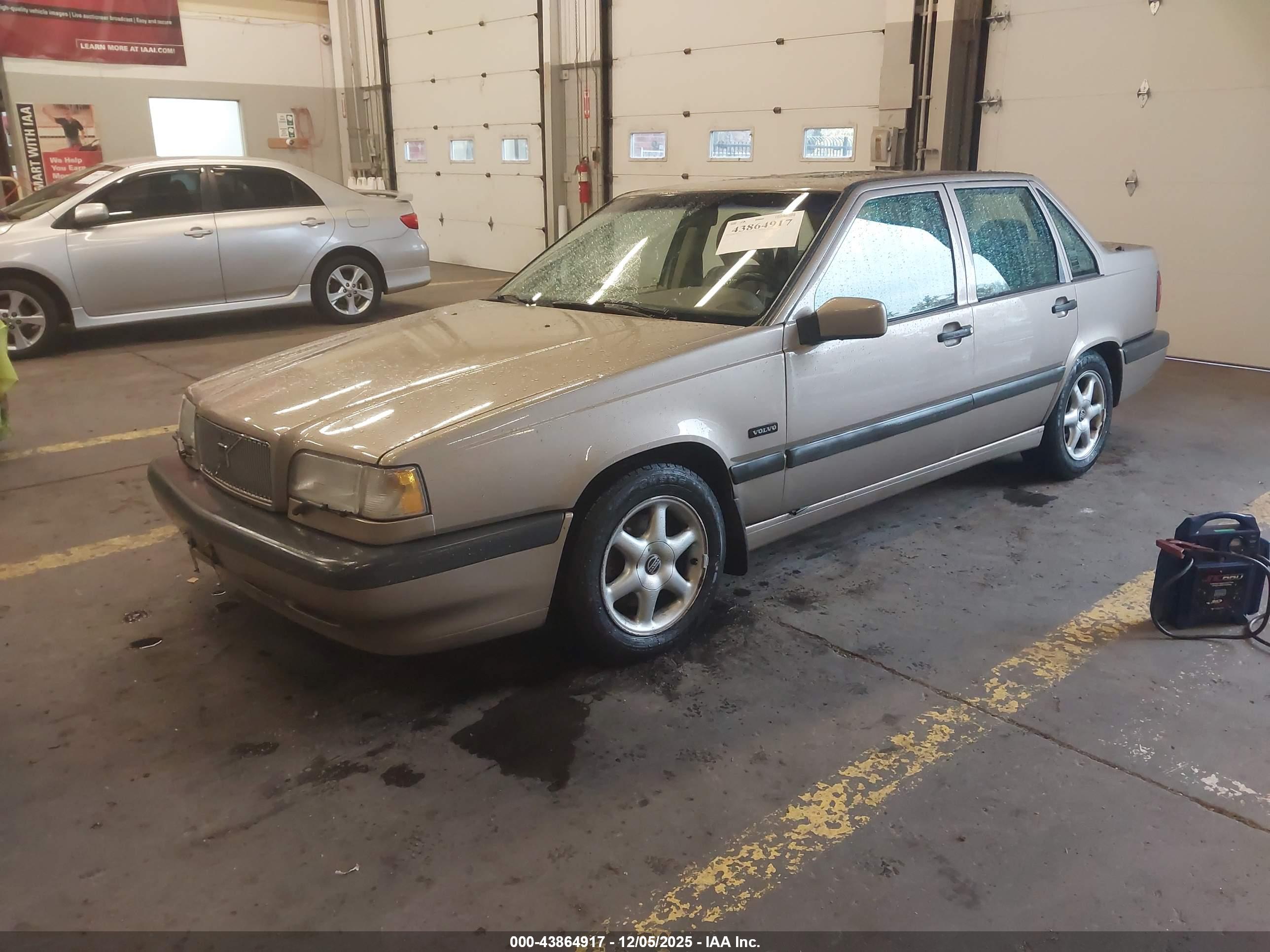 VOLVO 850 image 2