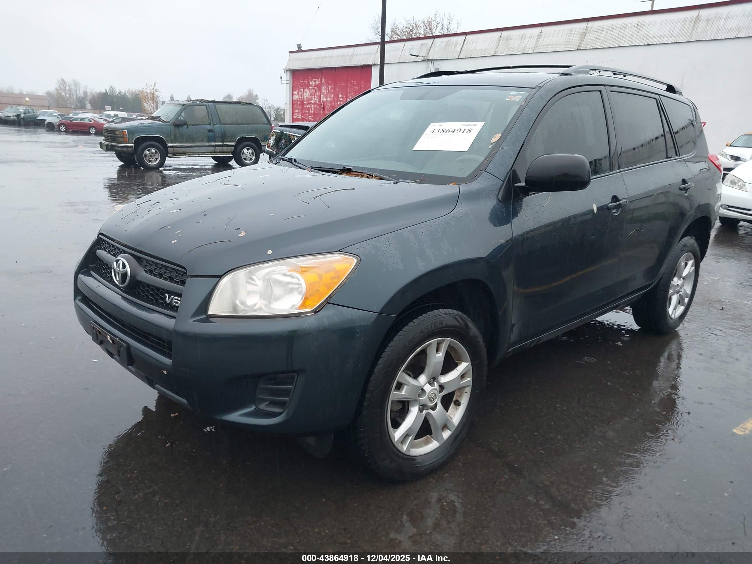 TOYOTA RAV4 image 2