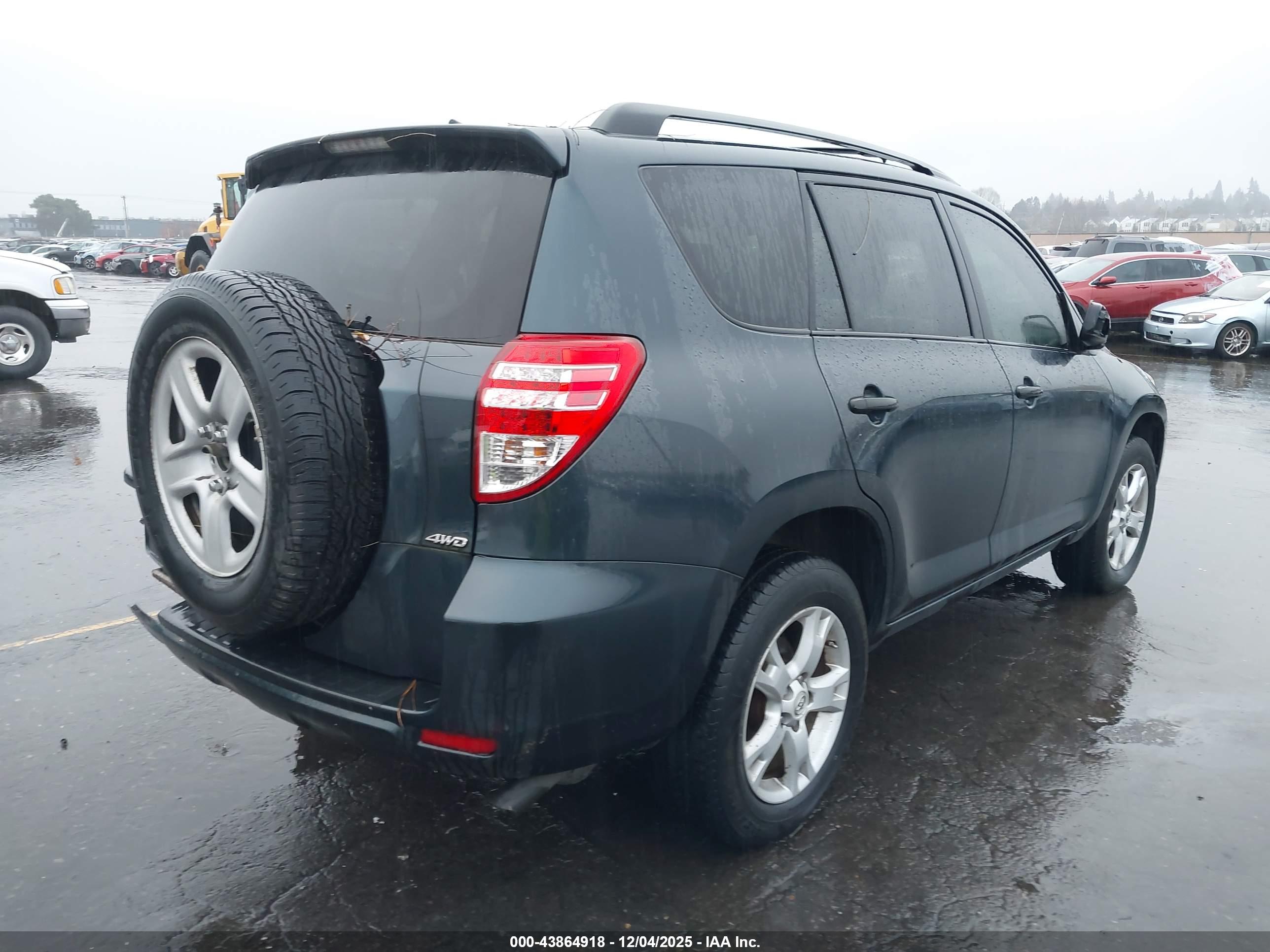TOYOTA RAV4 image 4