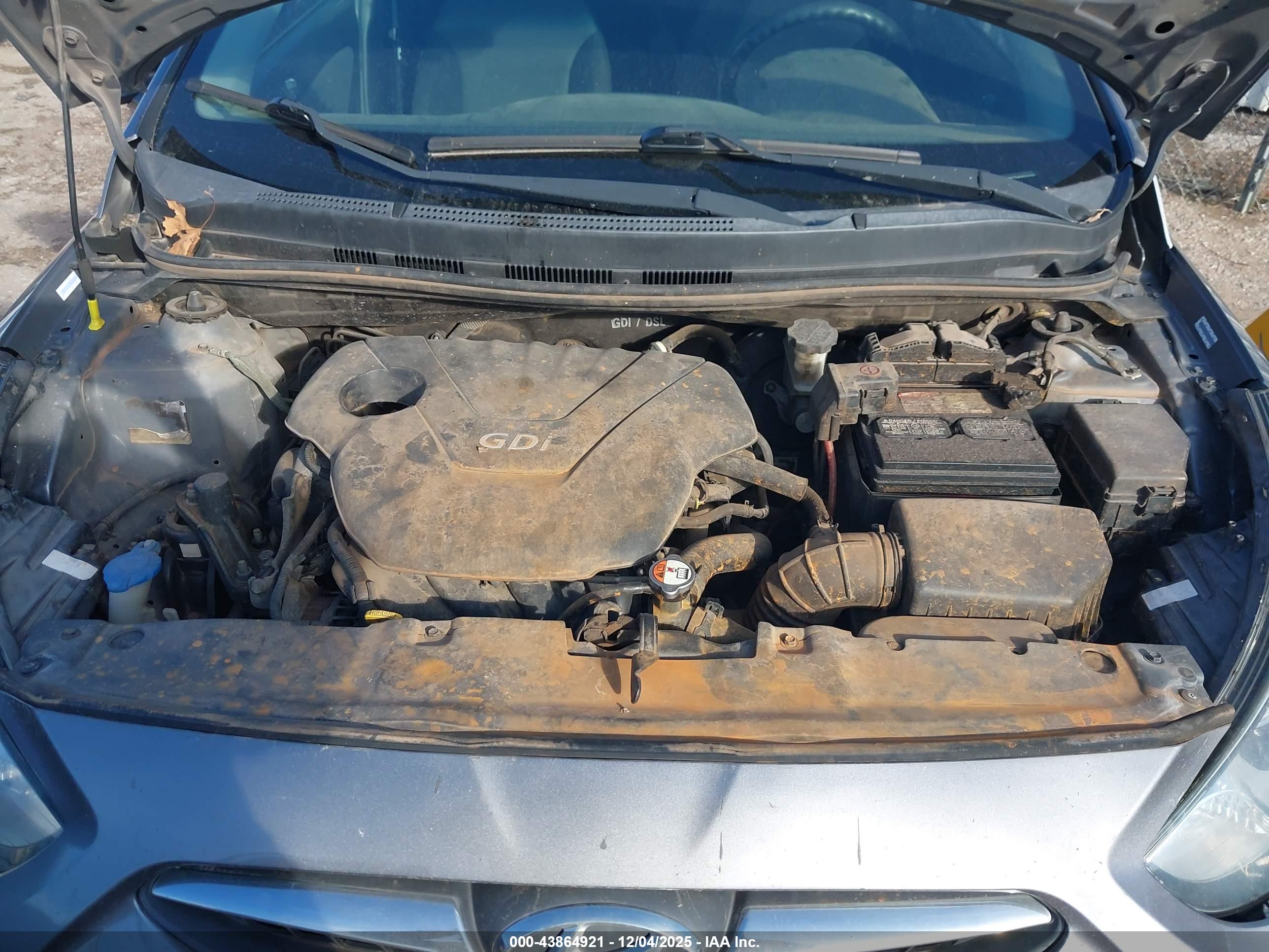 HYUNDAI ACCENT image 10