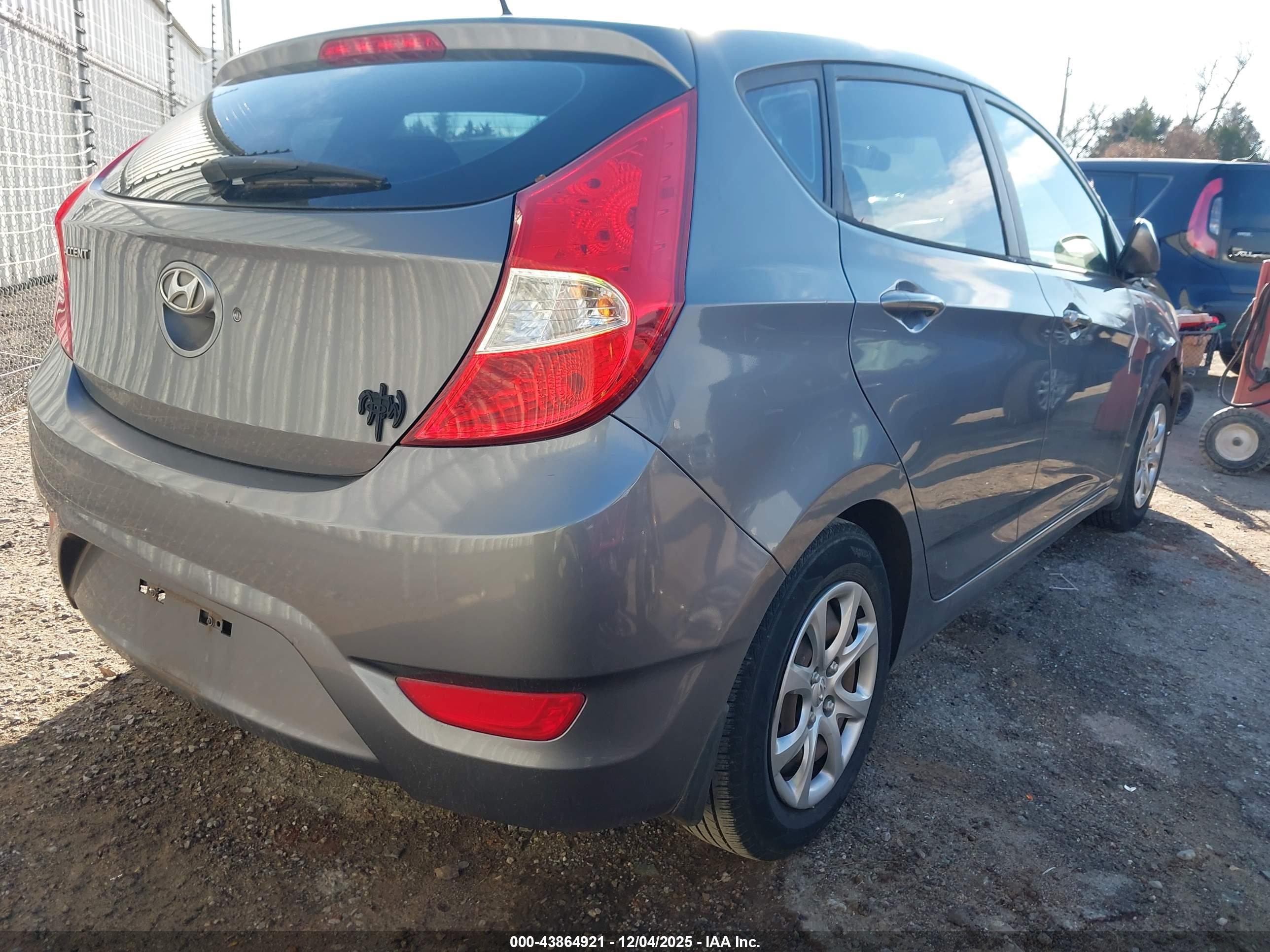 HYUNDAI ACCENT image 4