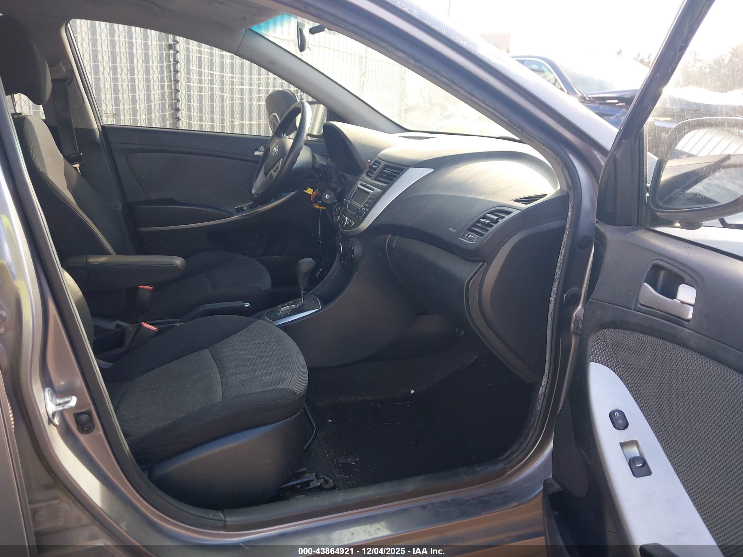 HYUNDAI ACCENT image 5