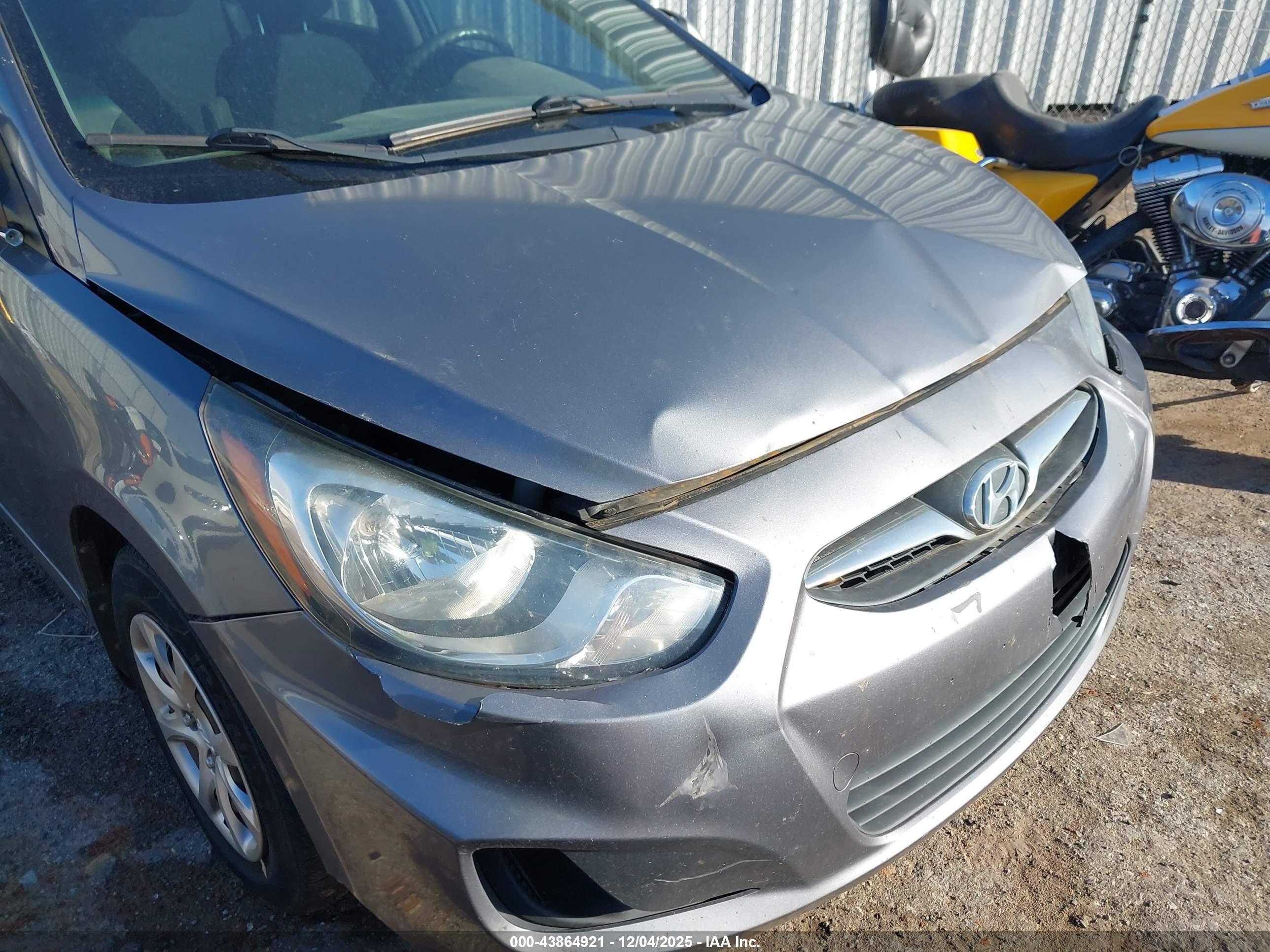 HYUNDAI ACCENT image 6