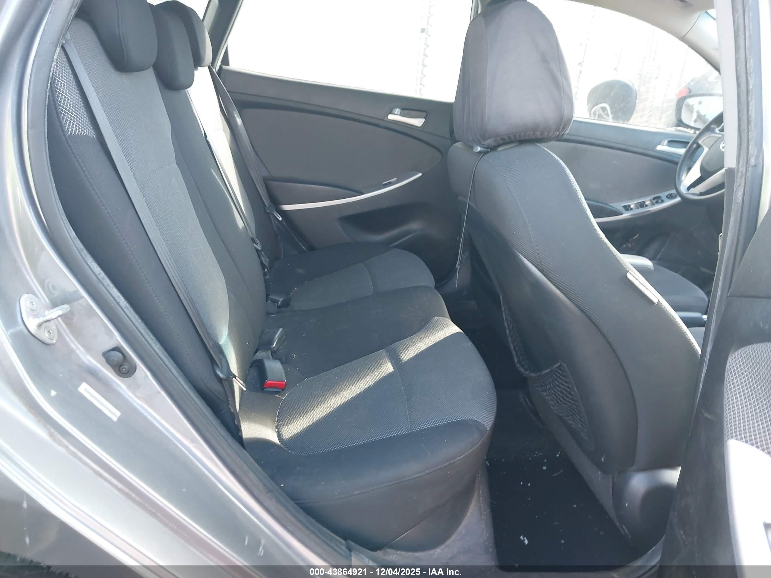 HYUNDAI ACCENT image 8