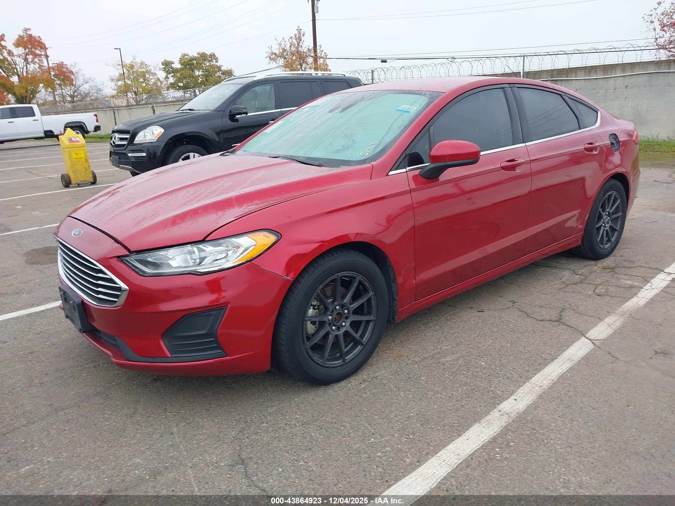 FORD FUSION image 2
