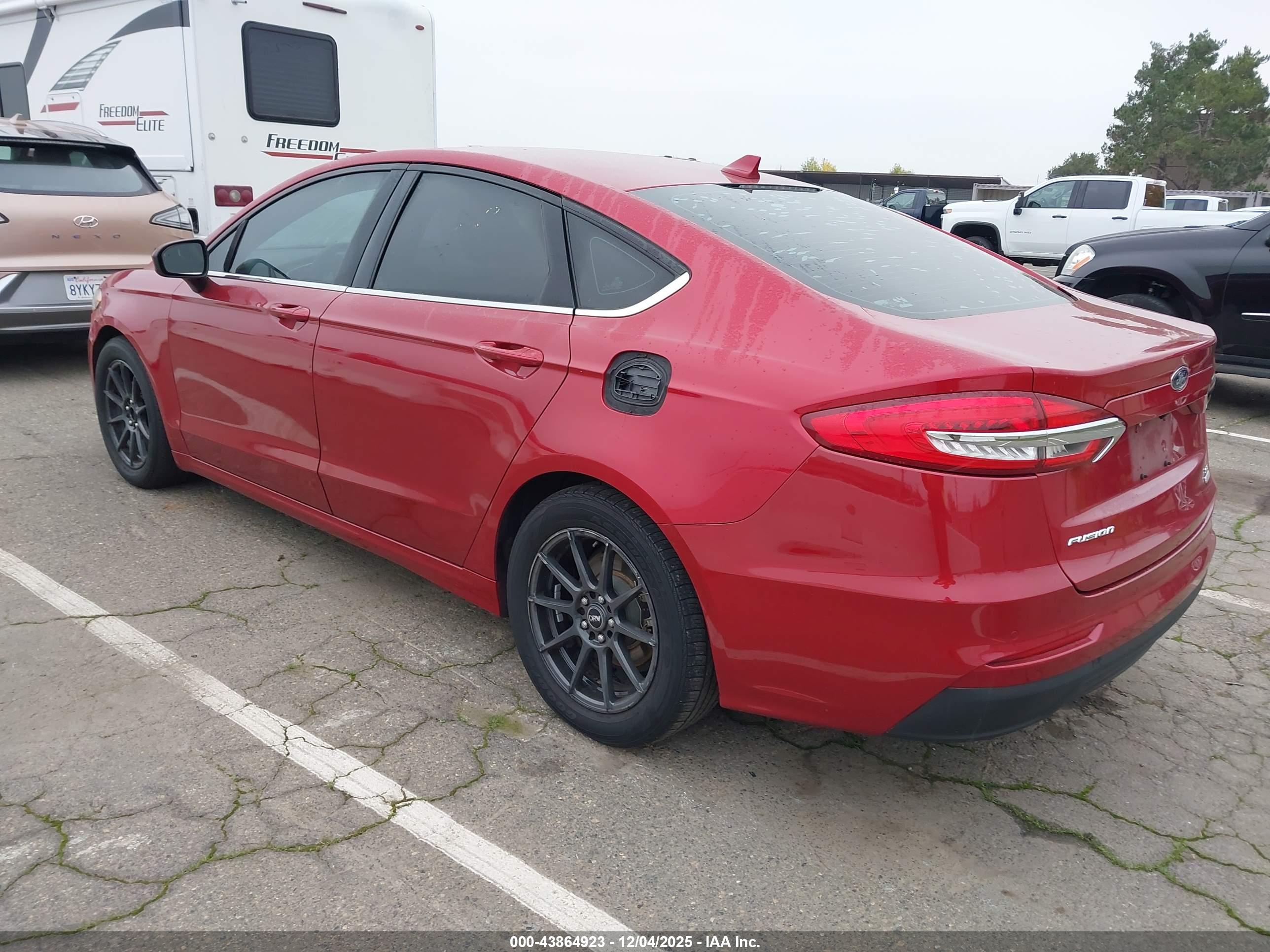 FORD FUSION image 3
