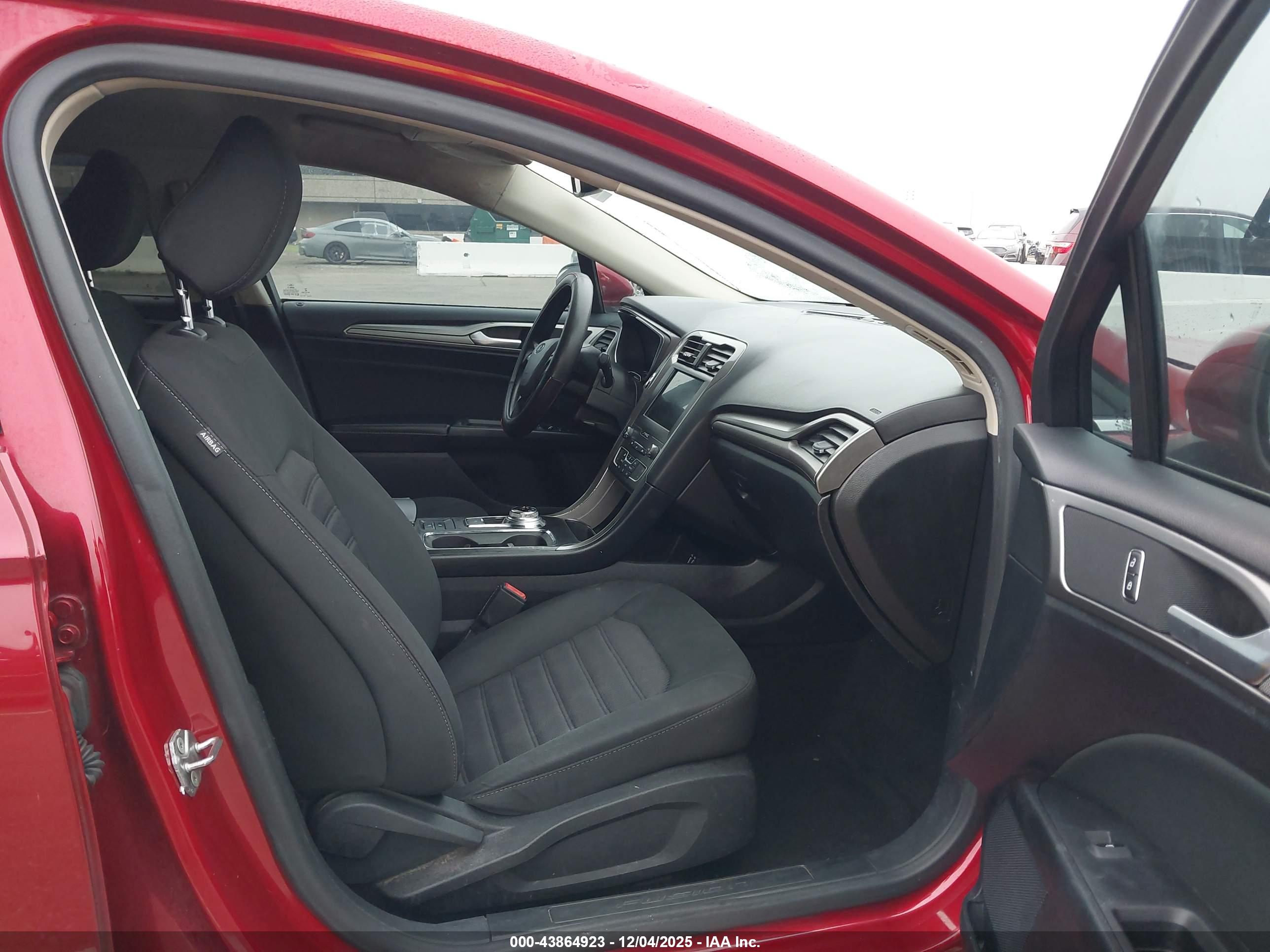 FORD FUSION image 5