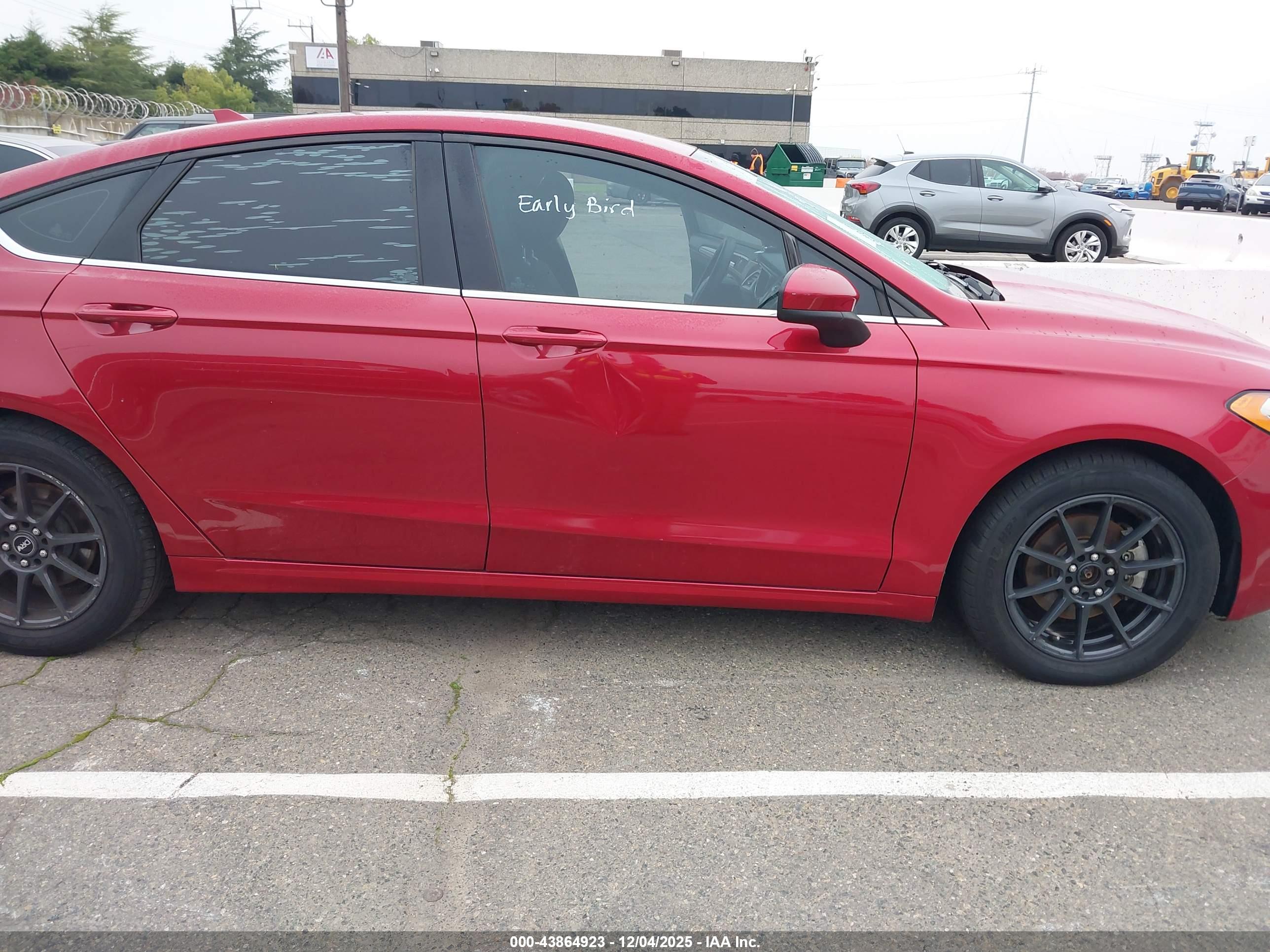 FORD FUSION image 6